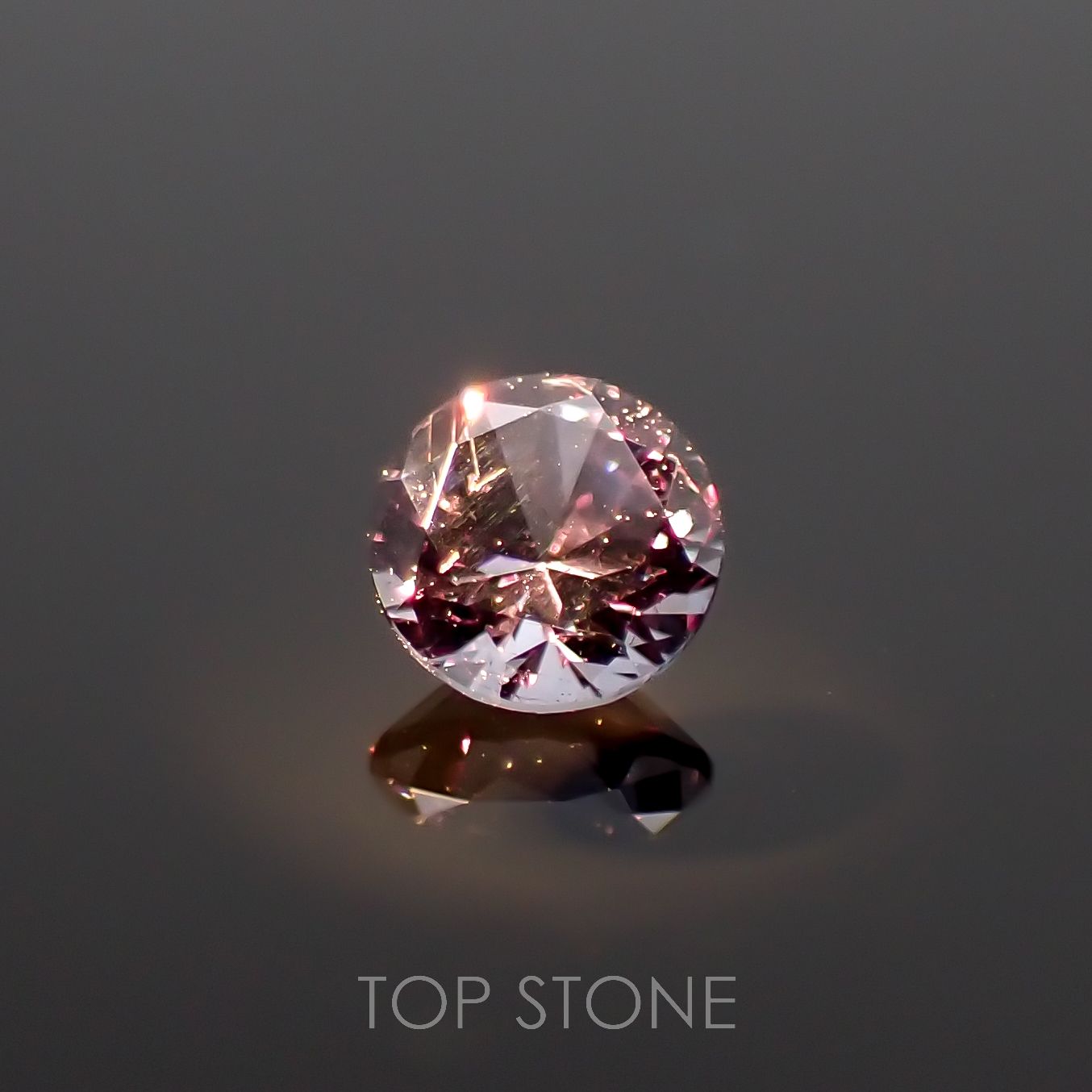 カラーチェンジガーネット アレキタイプ(宝石名ガーネット)マダガスカル・ベキリー産 0.17ct 識別済[221219424]3.2x3.2mm前後