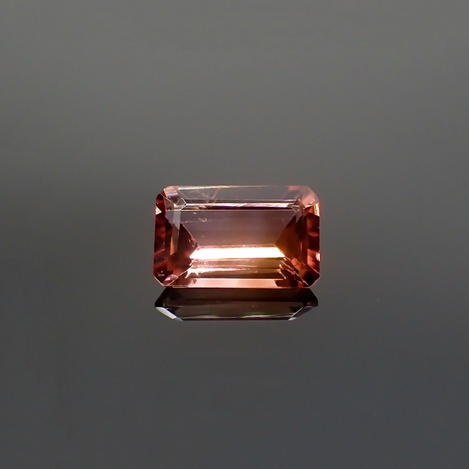 バイカラートルマリン(宝石名バイカラー・トルマリン) ブラジル/アフリカ産 0.70ct 識別済[211013563]6.8×4.3mm前後
