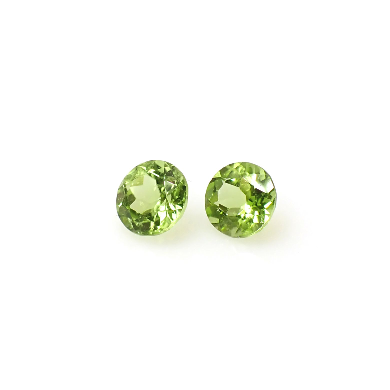 ◇ペアセット◇ペリドット 中国産 1.08ct(2pcs合計) [250730797]5.1x5mm前後