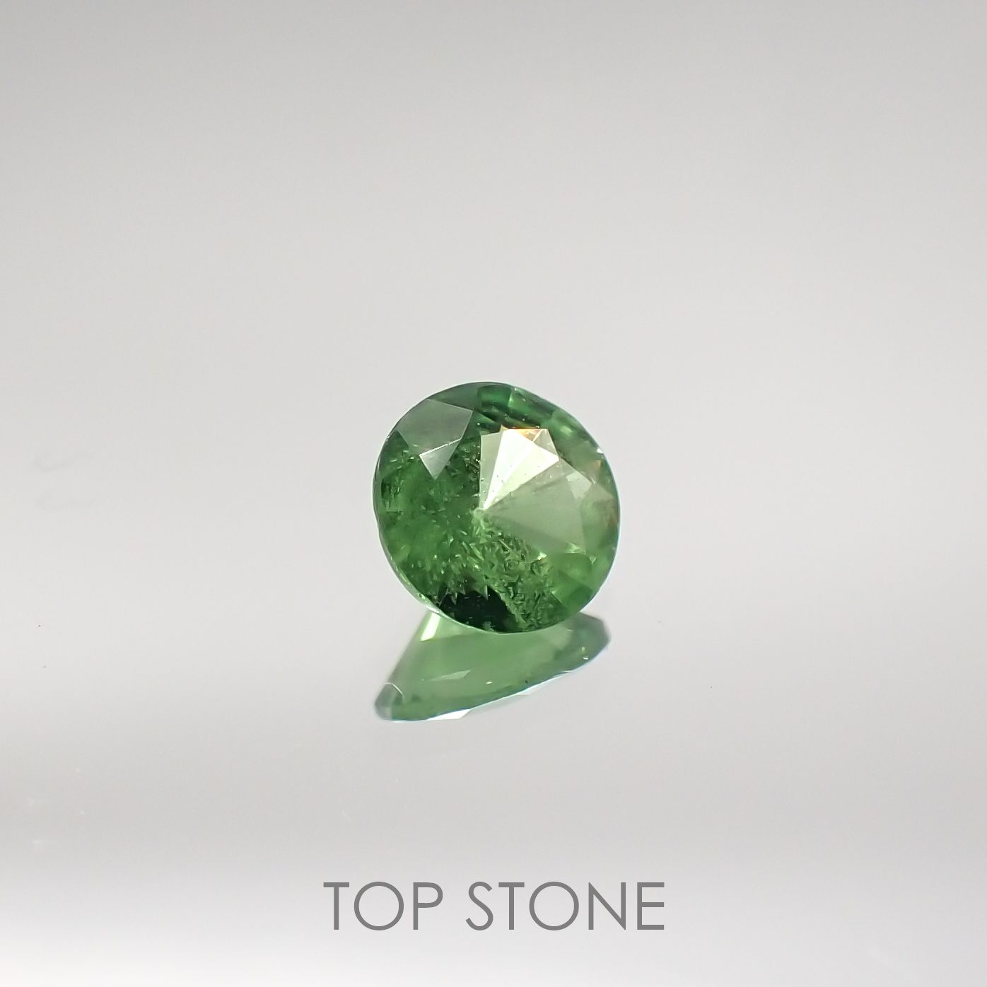 ミントガーネット(宝石名グリーン グロッシュラー・ガーネット) タンザニア産 0.22ct 識別済[210711538]4×4mm前後