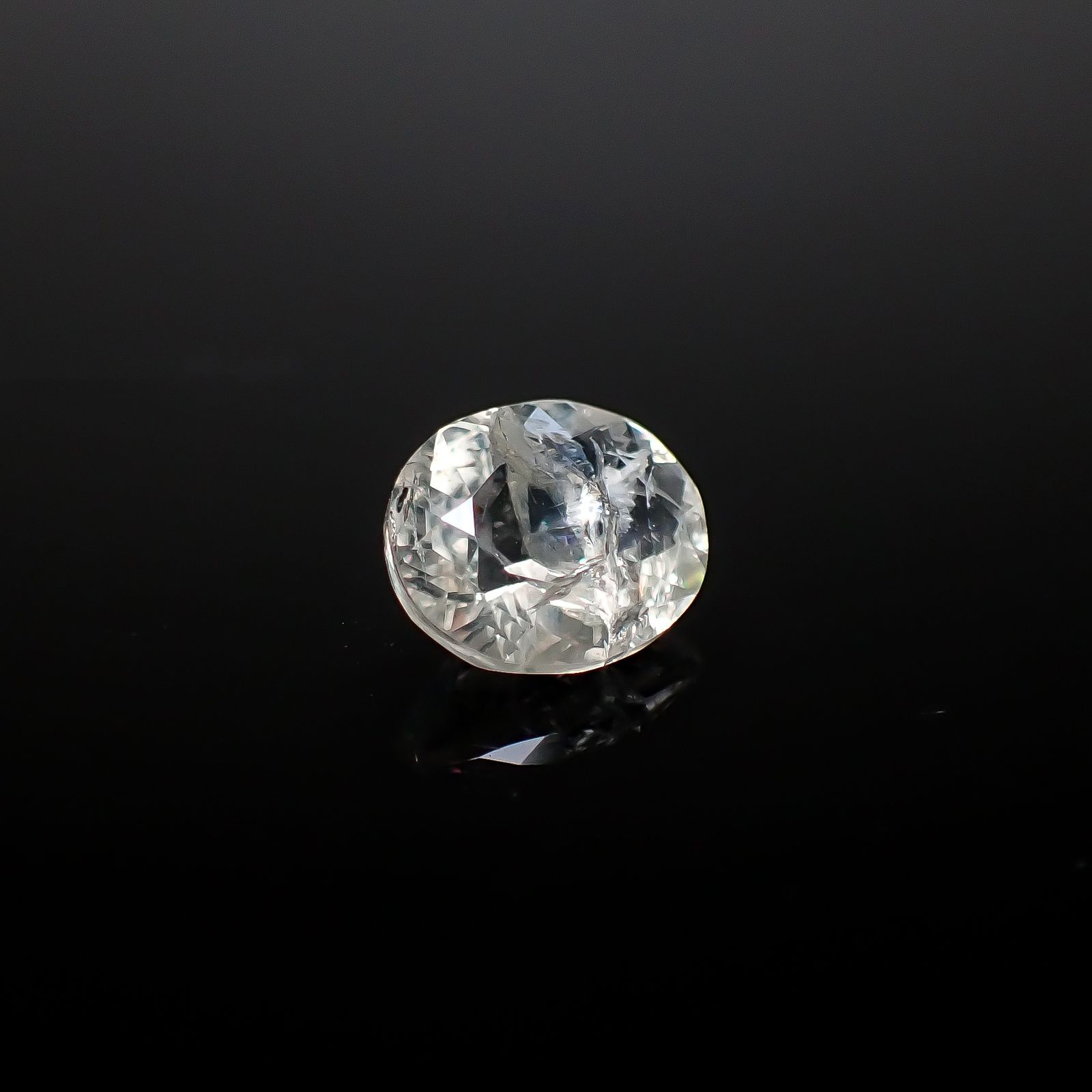 リューサイト 遊色効果あり(宝石名リューサイト)イタリア産 1.05ct 識別済[250730649]7.7x6.5mm前後