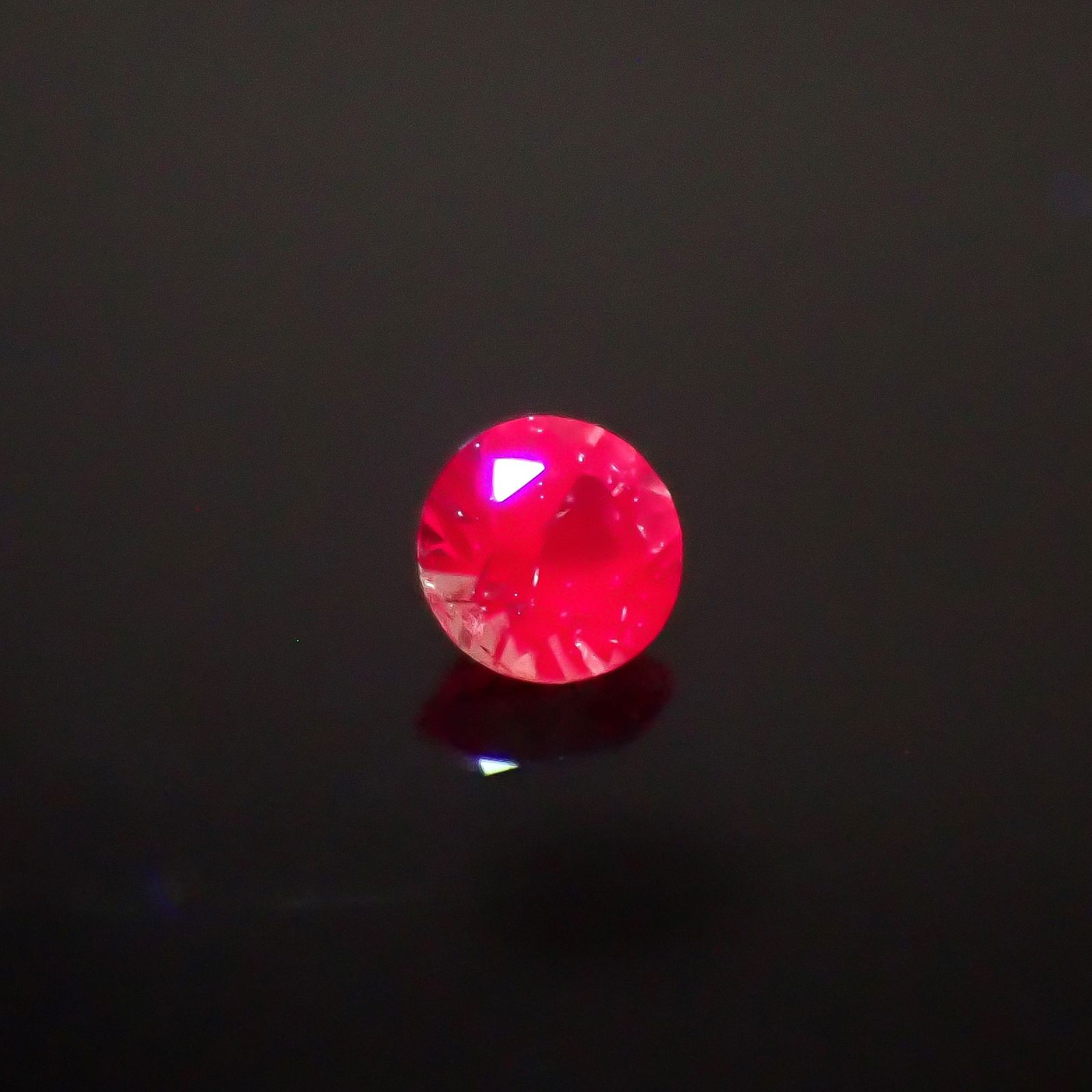 アレキサンドライト ロシア産 0.025ct [250329912]1.7x1.7mm前後