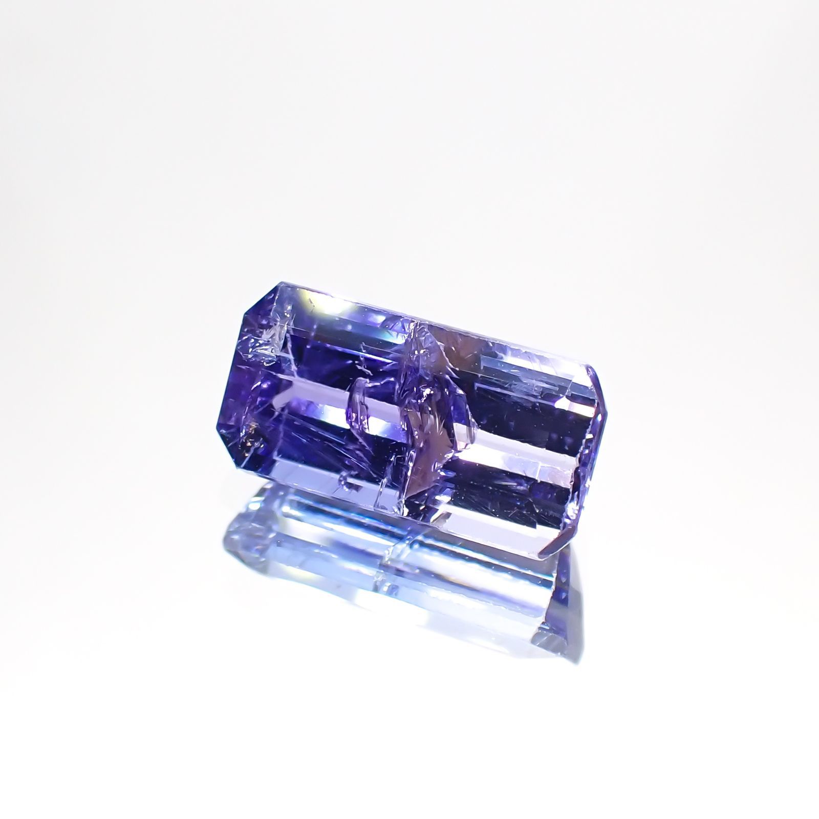 バイカラータンザナイト(宝石名バイカラー・ゾイサイト) タンザニア産 2.144ct ソ付[210410780]10.3×5.2mm前後