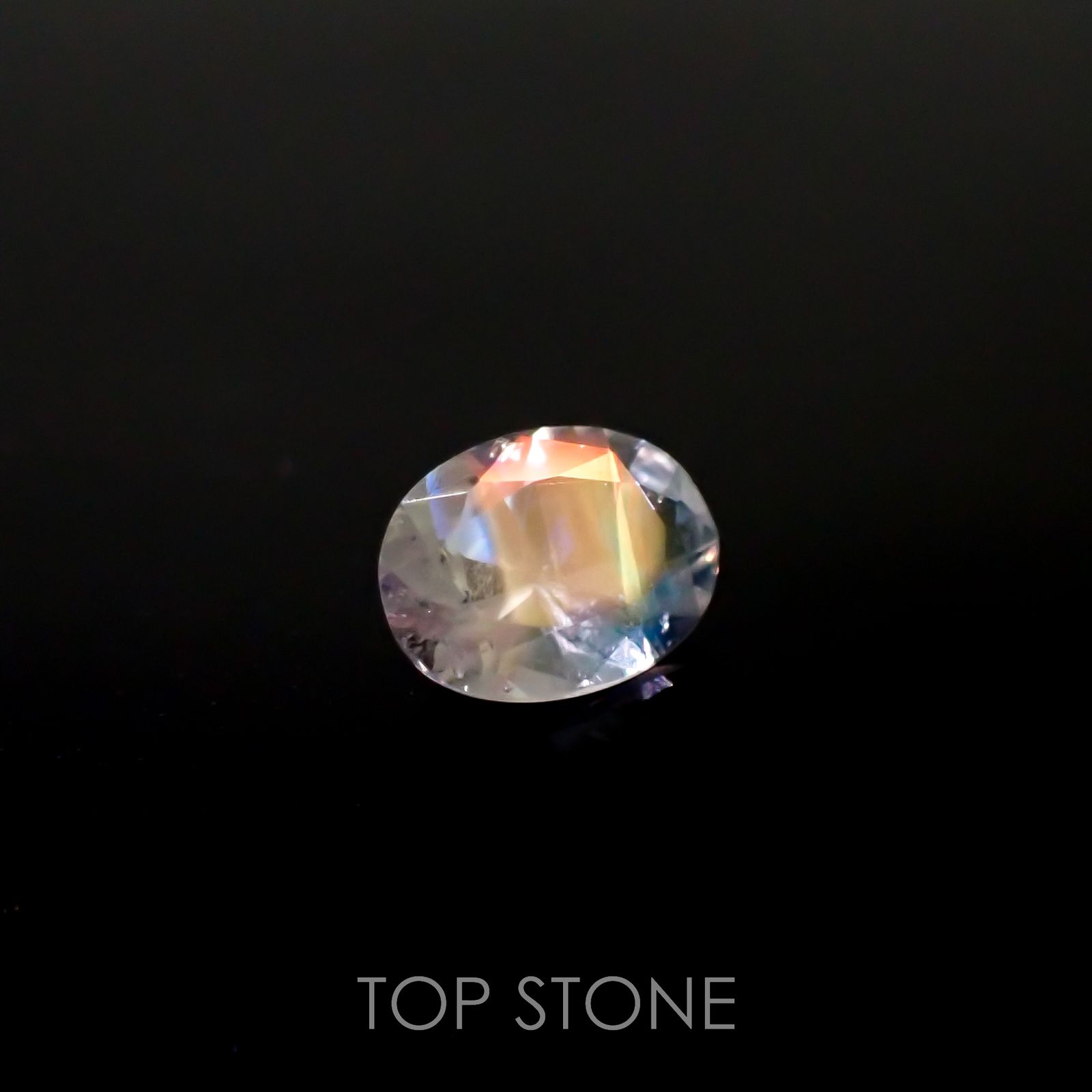 レインボームーンストーン(宝石名ラブラドライト)タンザニア産 0.82ct 識別済[220716856]7.6x5.6mm前後
