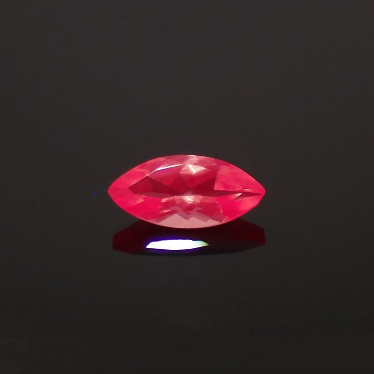 長波365(ライト)の照射で蛍光