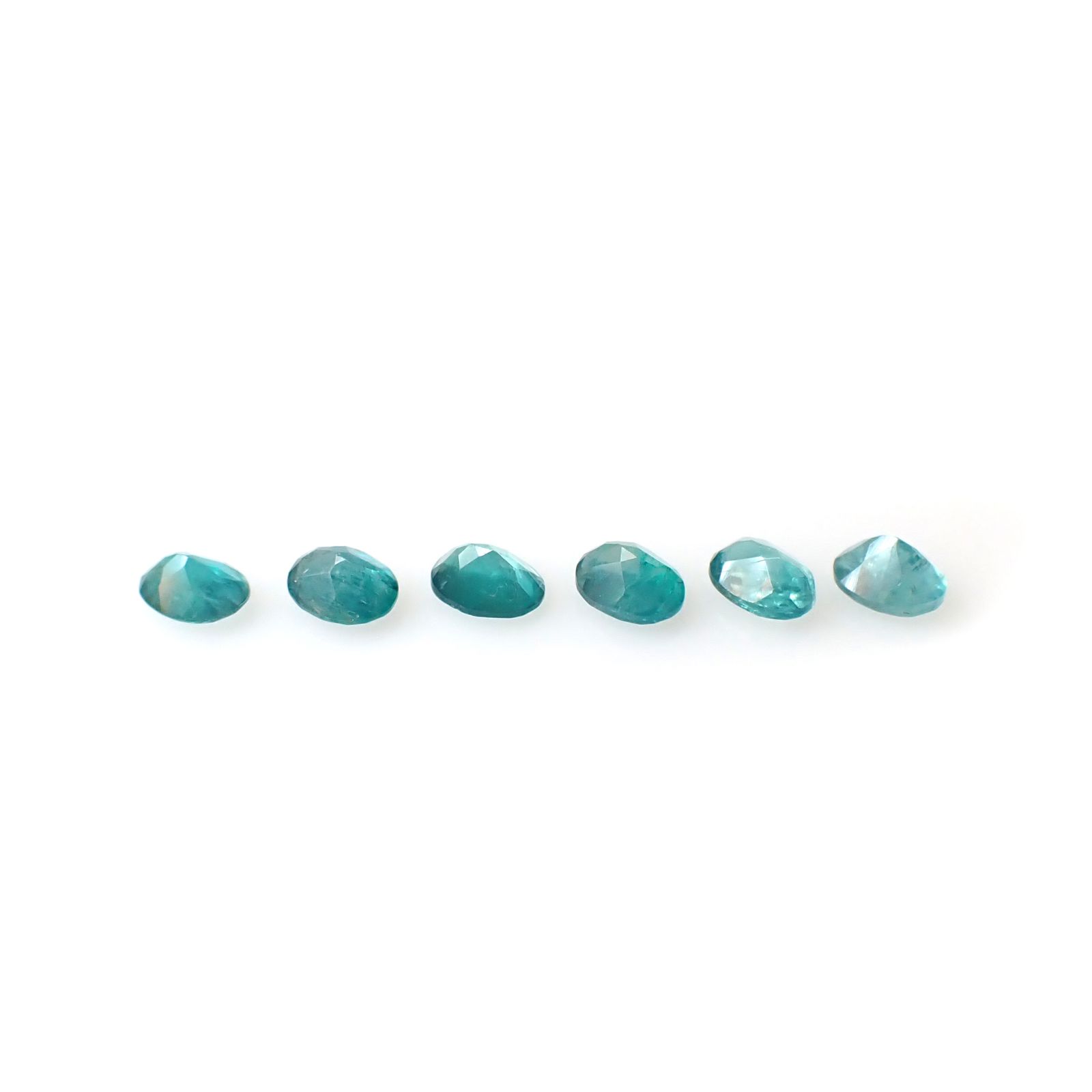 <ランダムセレクト1個販売>グランディディエライト マダガスカル産 約0.16ct [250129740-PAC]3x4mm前後