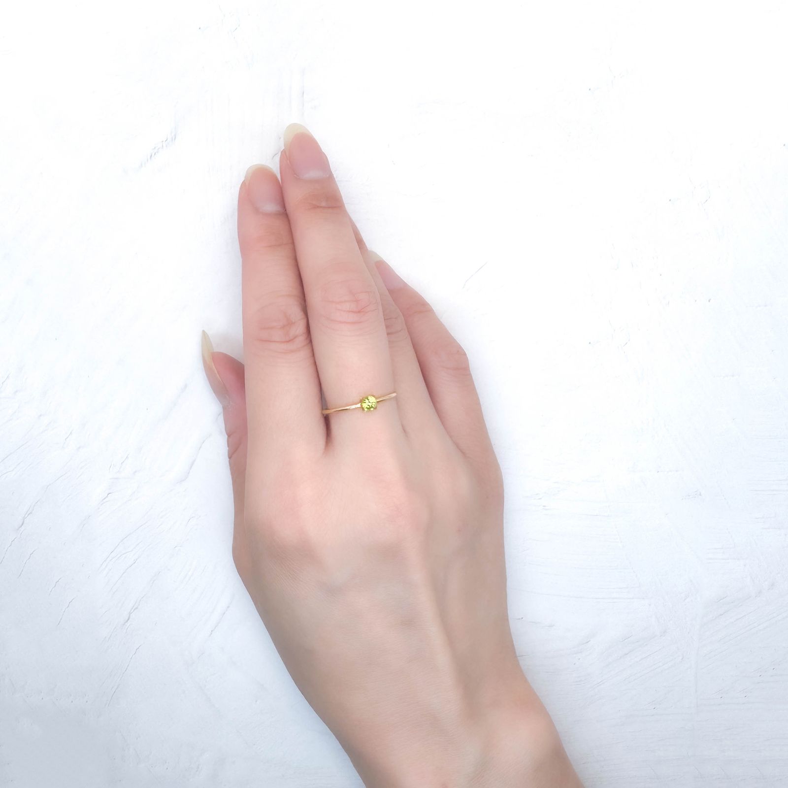 イエローサファイア スリランカ/マダガスカル産 0.17ct / 3.2x3.2mm前後 [250931139]