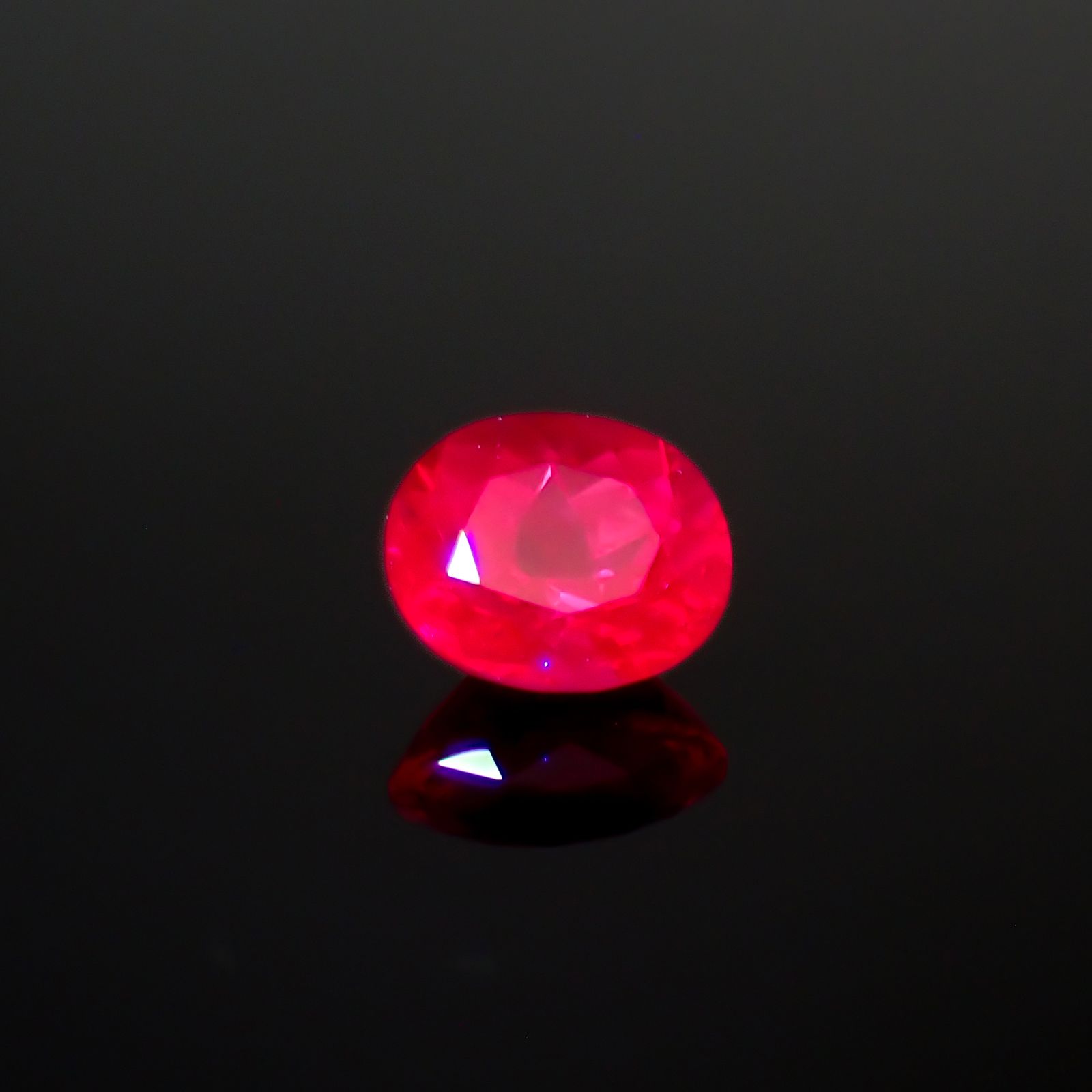 ルビー 非加熱(宝石名ルビー)モゴック産 0.390ct 鑑付(GIT)[231224458]4.57x3.8mm前後