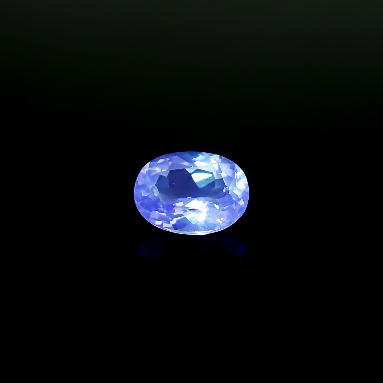 シルバーアパタイト フルオレッセンス アフリカ産 識別済 1.88ct / 9x6.6mm前後 [260632510]