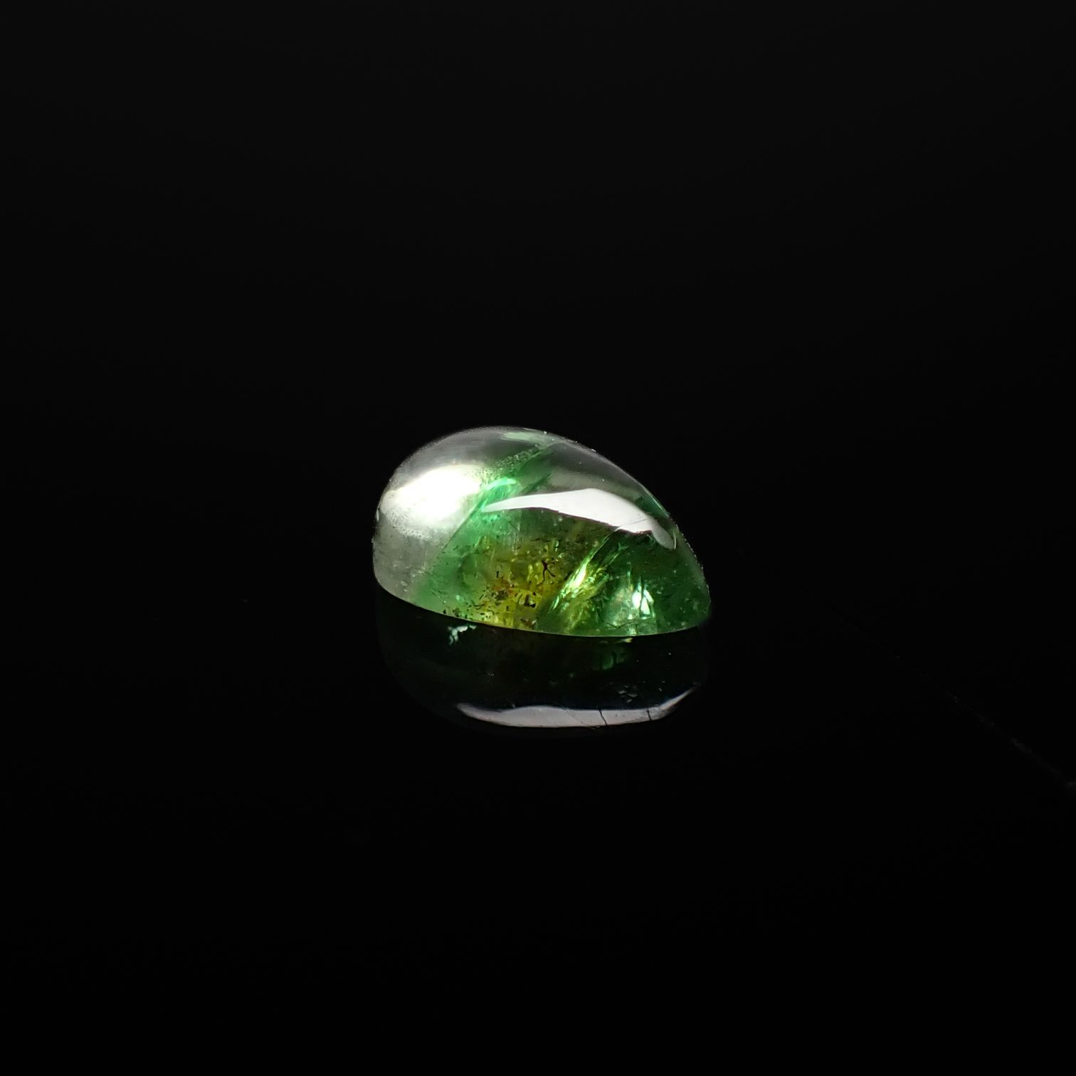 バイカラーツァボライト(宝石名グリーン グロッシュラー・ガーネット)タンザニア産 0.97ct 識別済[240928892]7x4.9mm前後