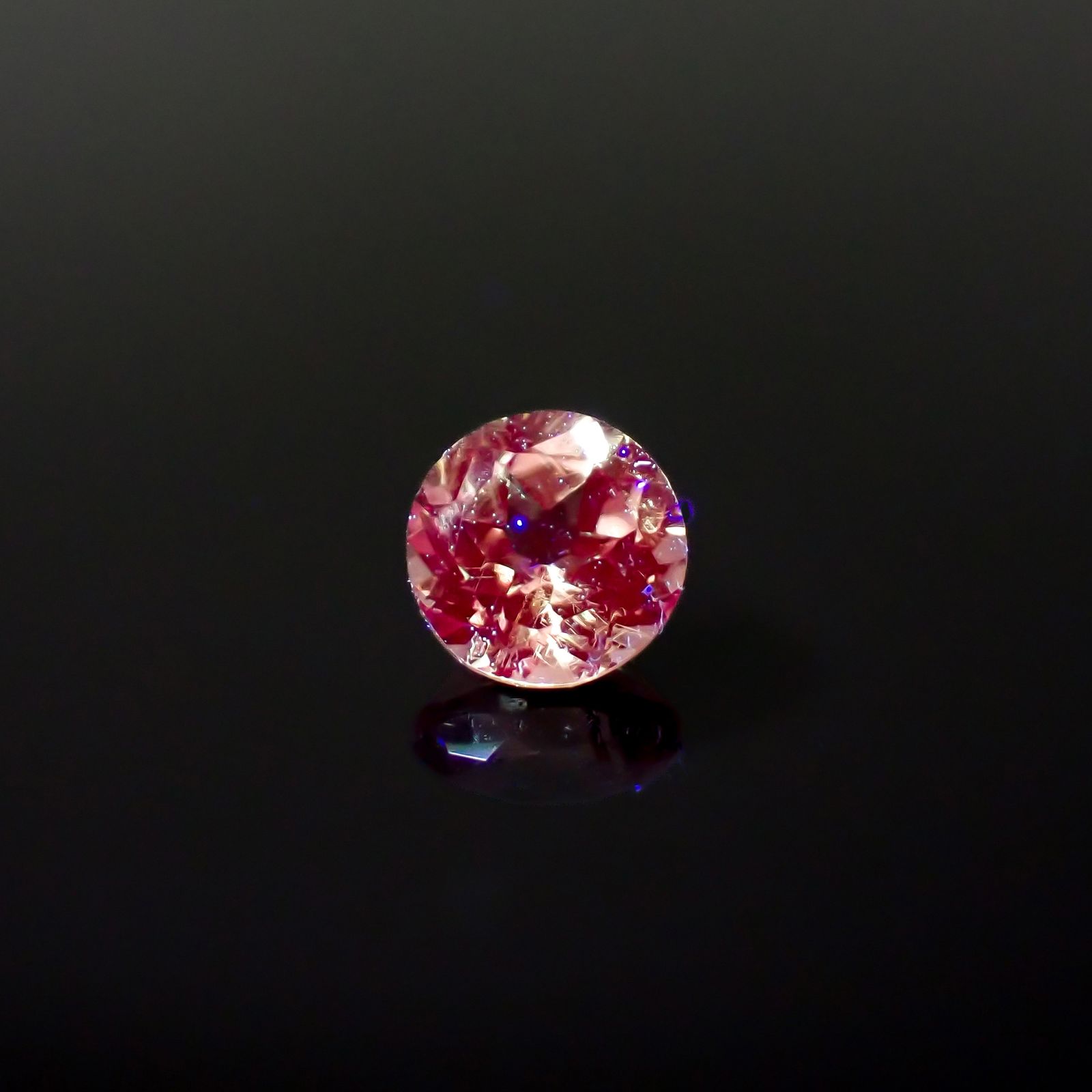 ドラゴンガーネット タンザニア産 0.50ct / 4.6x4.6mm前後 [260532243]