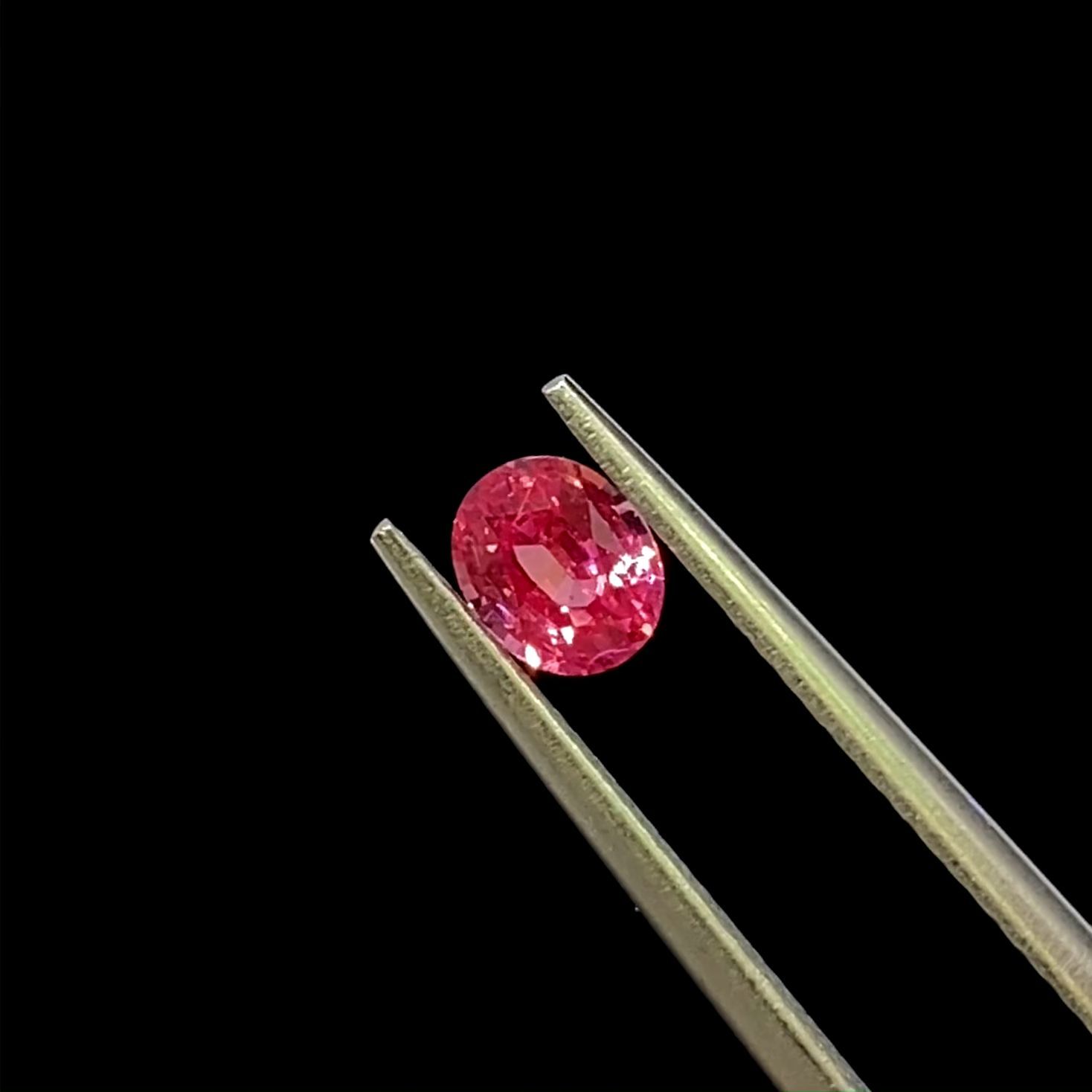 ホットピンクスピネル(宝石名ピンク・スピネル)タンザニア産 識別済