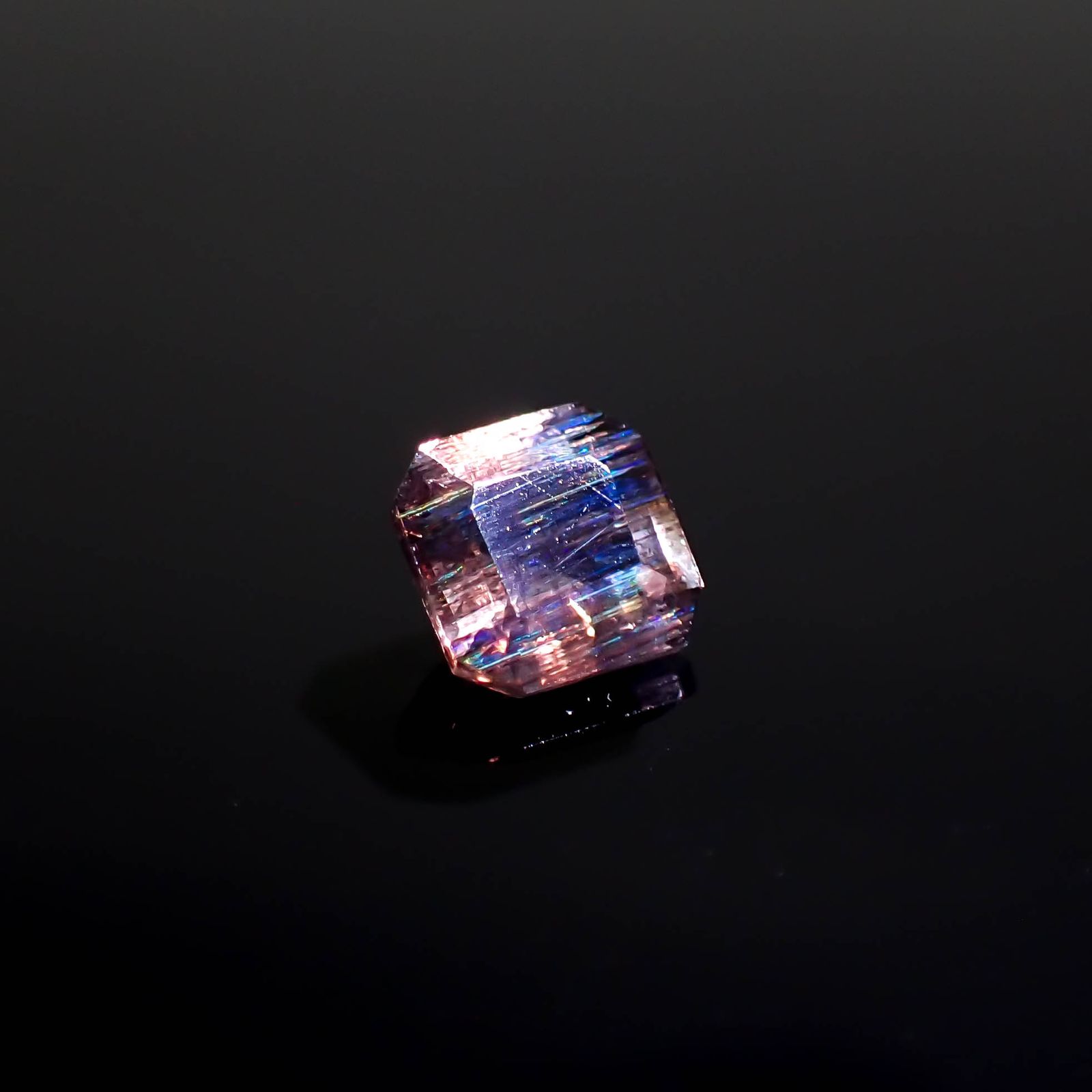 レインボースキャポライト ブラジル産 0.50ct[230320925]5x5mm前後