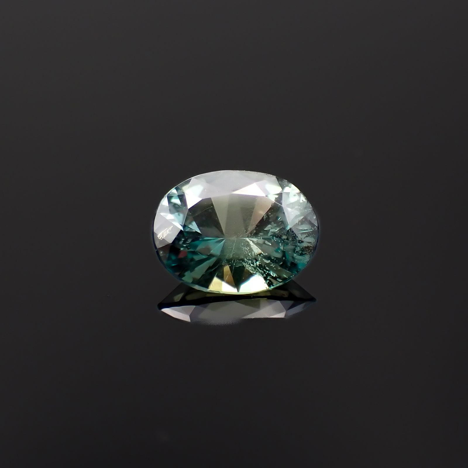 アレキサンドライト ブラジル産 0.72ct[230622394]6.6x5.1mm前後