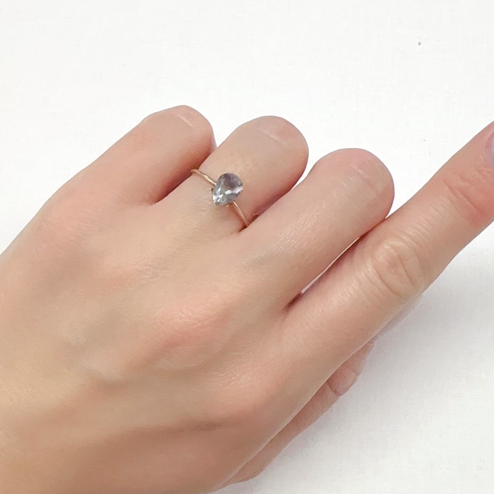 フローライト フルオレッセンス イギリス・ロジャリー鉱山産 1.02ct[240326598]7.7x5.4mm前後