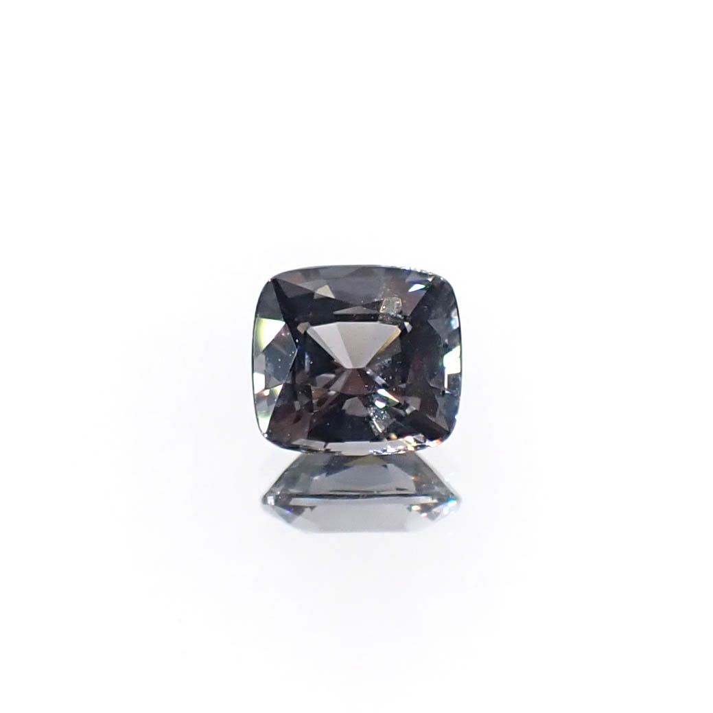 プラチナスピネル(宝石名スピネル)ビルマ産 0.88ct 識別済[250730754]5.9x5.4mm前後