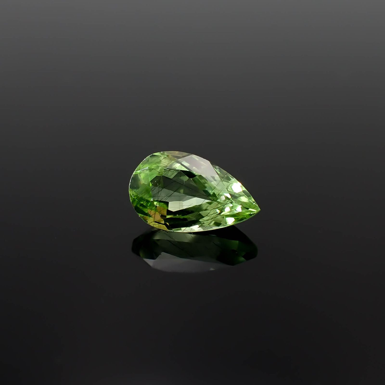 ルドウィジャイトインペリドット パキスタン産 2.62ct[240728523]11.3x6.8mm前後