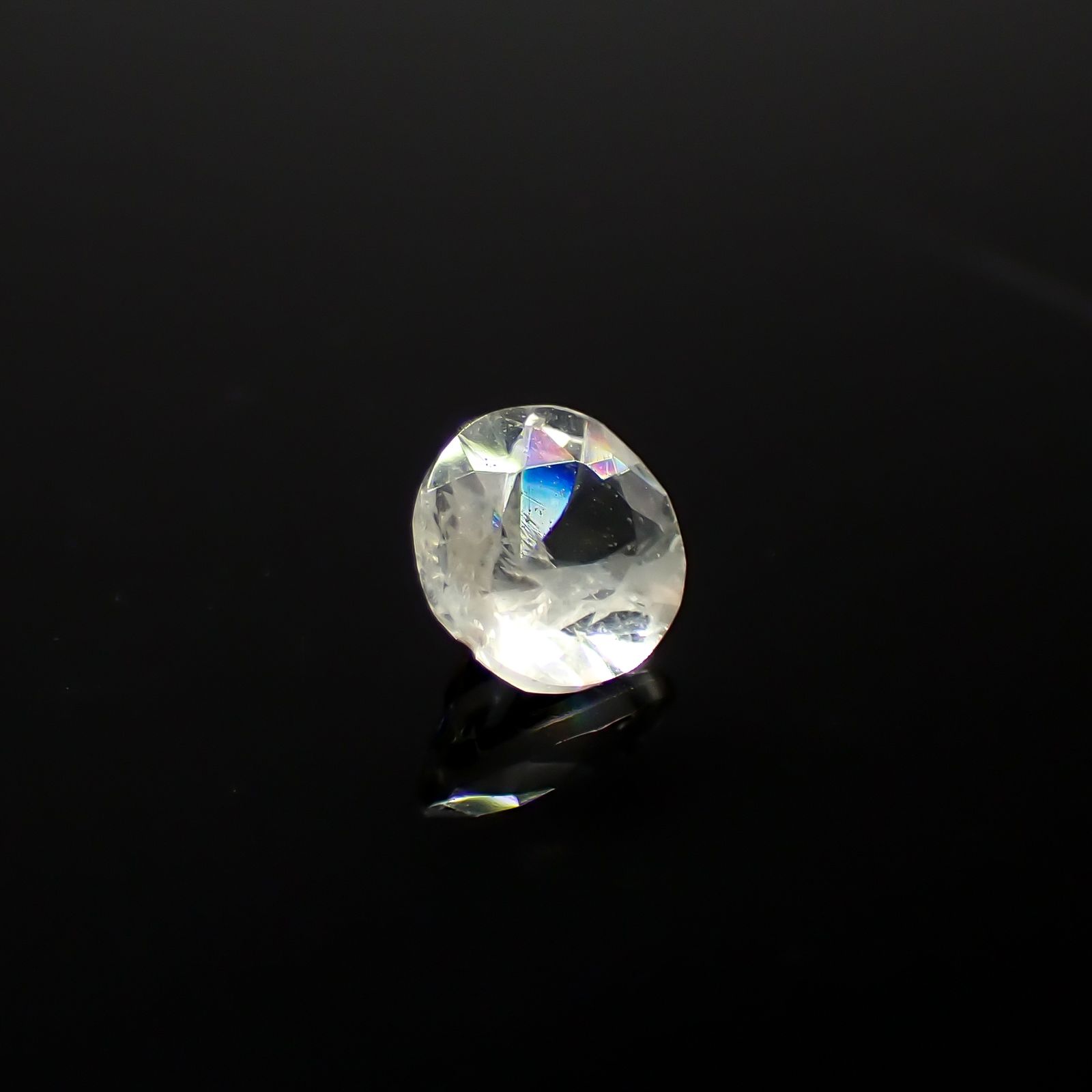 リューサイト 遊色効果あり(宝石名リューサイト)イタリア産 0.24ct 識別済[240628409]4.1x4.1mm前後