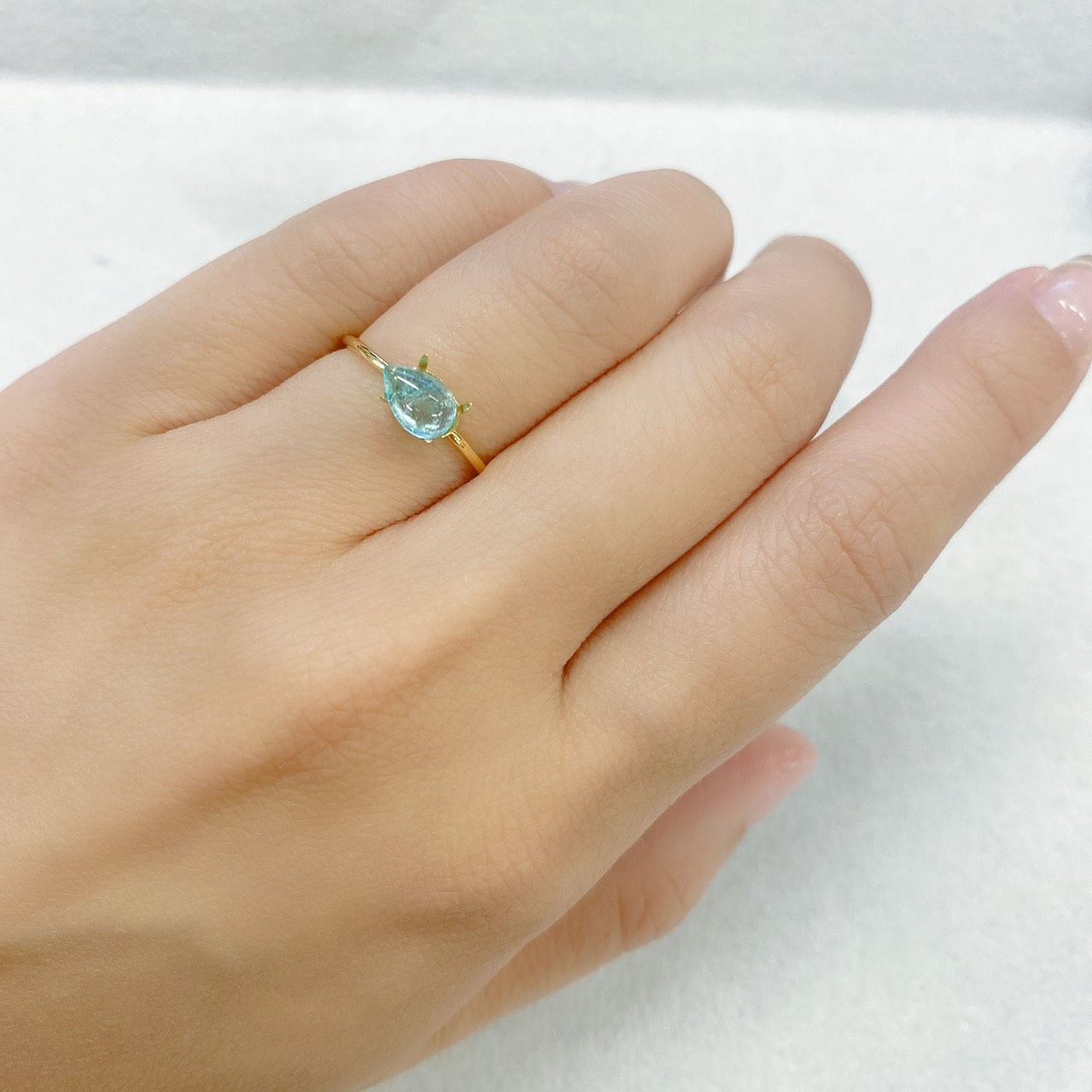 パライバトルマリン(宝石名トルマリン/別名パライバ・トルマリン) ブラジル・キントス鉱山産 0.680ct ソ付(宝貴協)[210812199]7.1×4.9mm前後