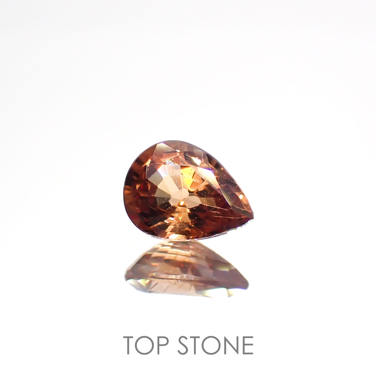カラーシフトマラヤガーネット(宝石名ガーネット)タンザニア産 0.71ct 識別済[220115010]6.3x4.7mm前後