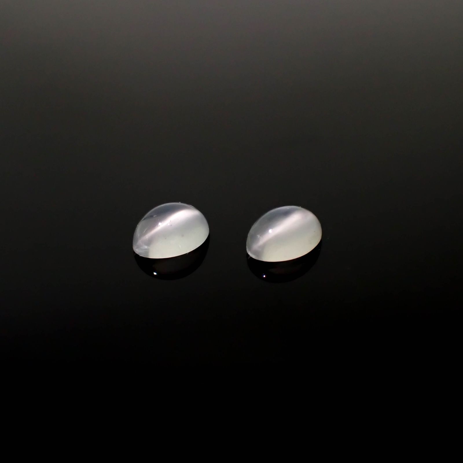 ◇ペアセット◇ムーンストーンキャッツアイ インド産 1.71ct(2pcs合計) [250430317]7.1x5.2mm前後