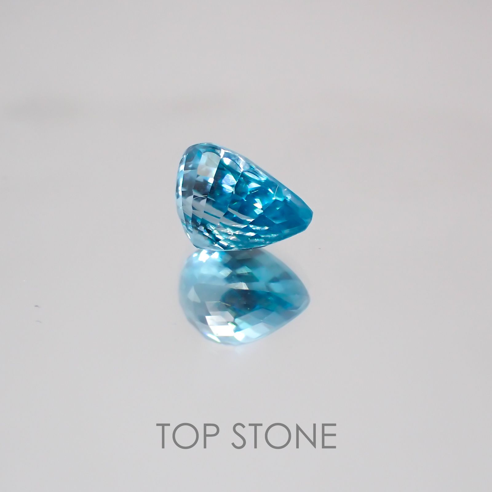 ブルージルコン カンボジア産 ルース 2.44ct[20063093]7.8×5.8mm前後