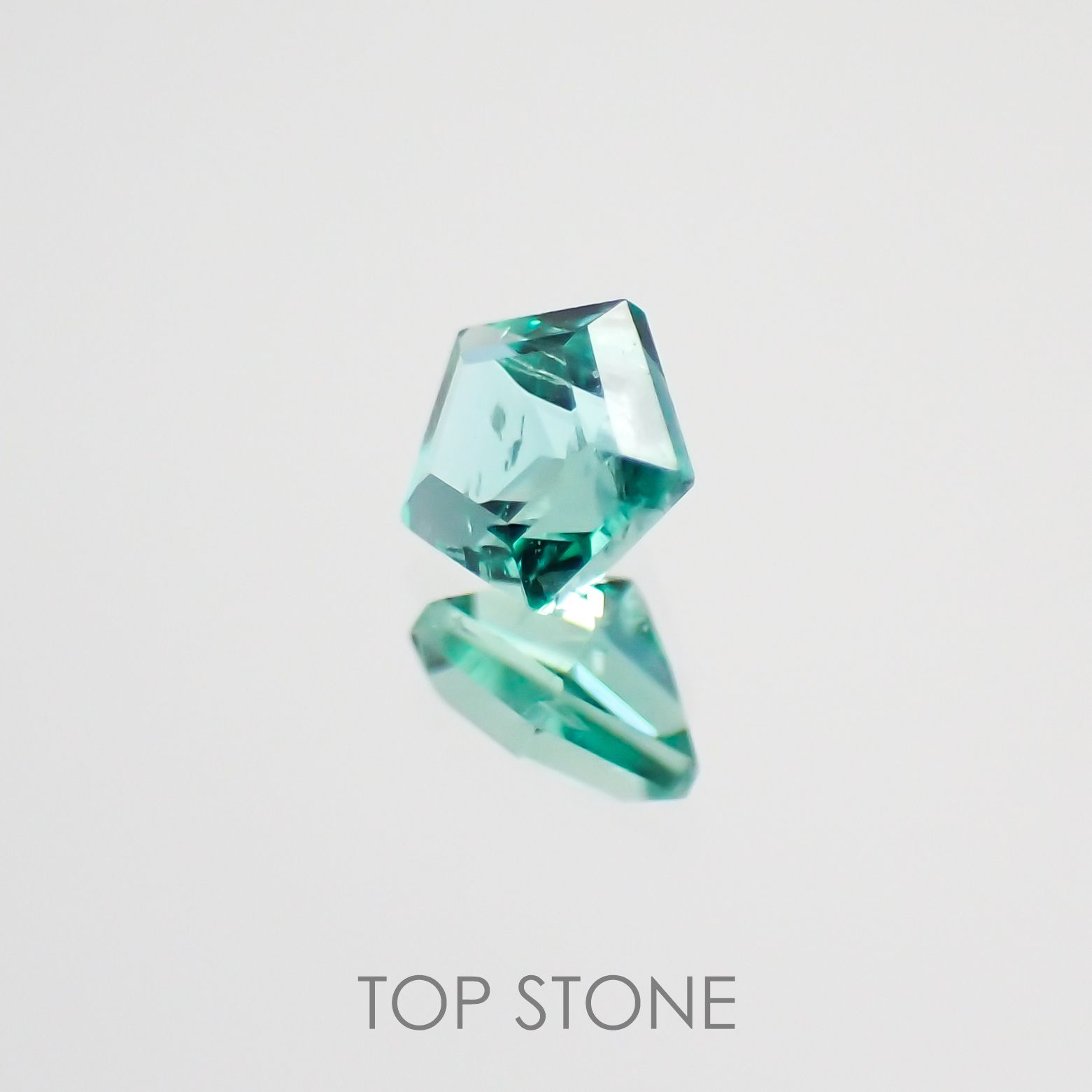 ◇ペンタゴンカット◇エメラルド ザンビア産 ルース 0.118ct[210611004]3.1×3.2mm前後