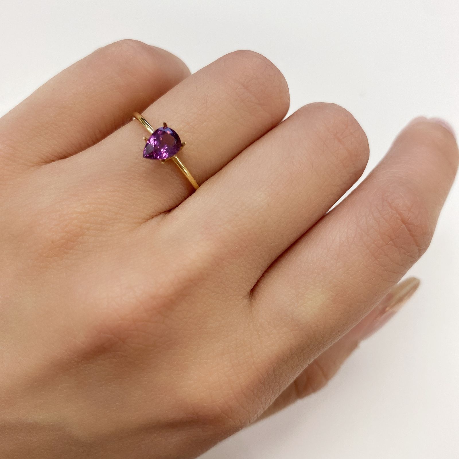 グレープガーネット(宝石名ガーネット) ブラジル産 0.72ct 識別済[21069690]6.8×4.8mm前後