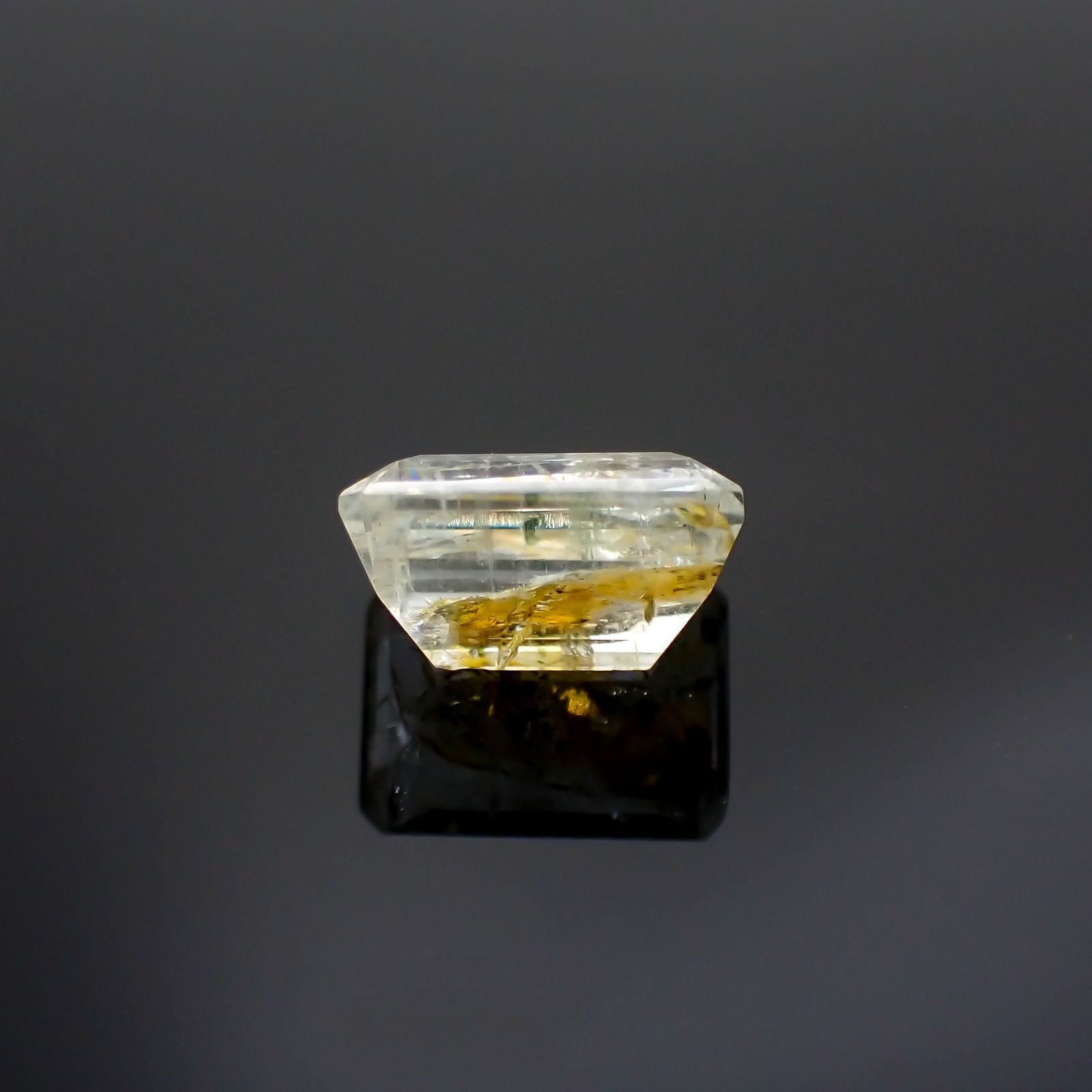 オーロラアクアマリン ブラジル産 3.01ct[220114395]9.8x7.2mm前後