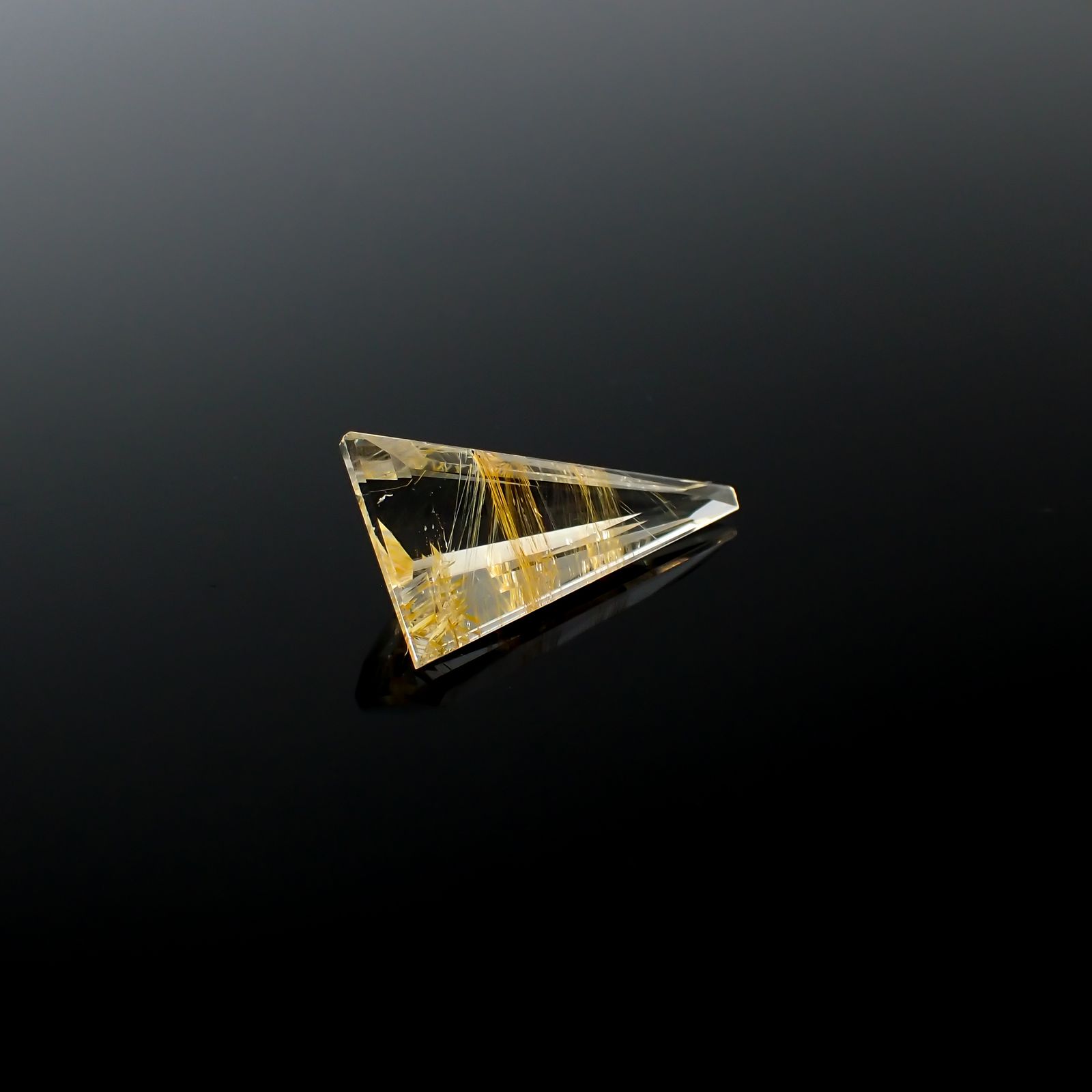 ニードルイントパーズ(チューブイントパーズ) ブラジル・ミナスジェライス州産 8.49ct[240225883]21.5x12.1mm前後