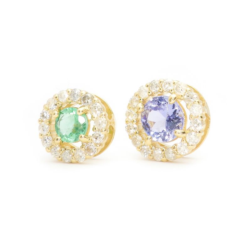 左：エメラルド3mm(枠直径5.5mm） / 右：タンザナイト4mm(枠直径6.5mm）