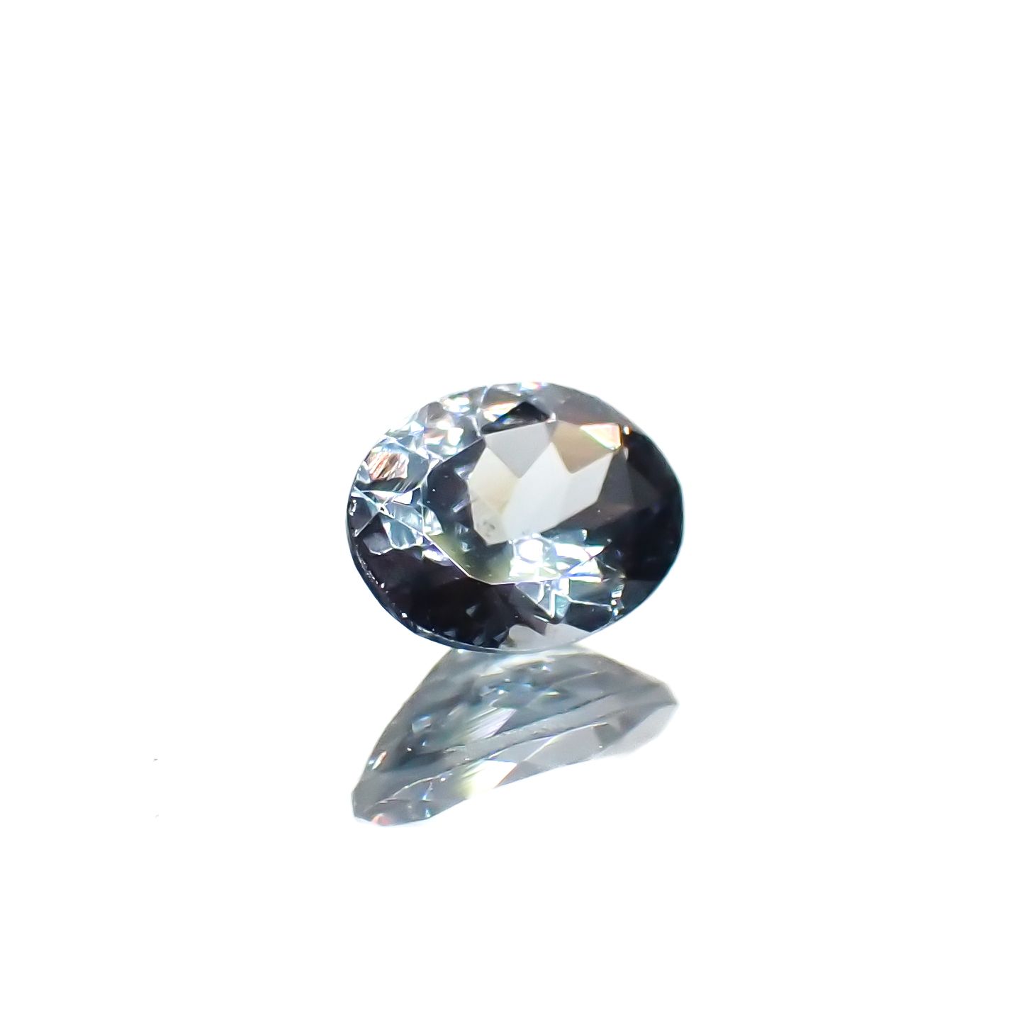 ベキリーブルーガーネット（カラーチェンジガーネット アレキタイプ） マダガスカル・ベキリー産 0.39ct[230923543]5.1x3.9mm前後