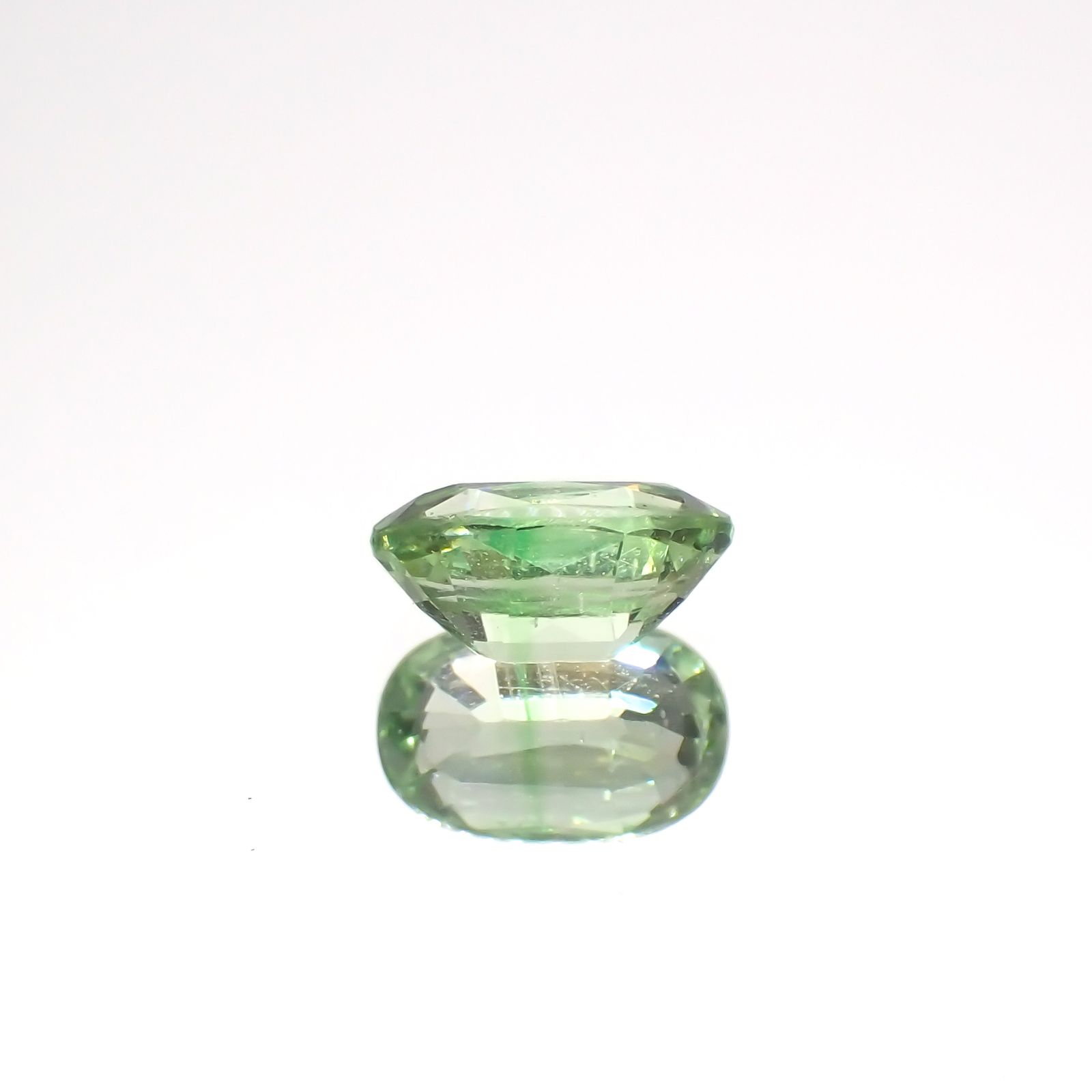 ミントガーネット(宝石名グリーン・グロッシュラー・ガーネット)タンザニア産 0.62ct 識別済[230923500]6.1x3.9mm前後