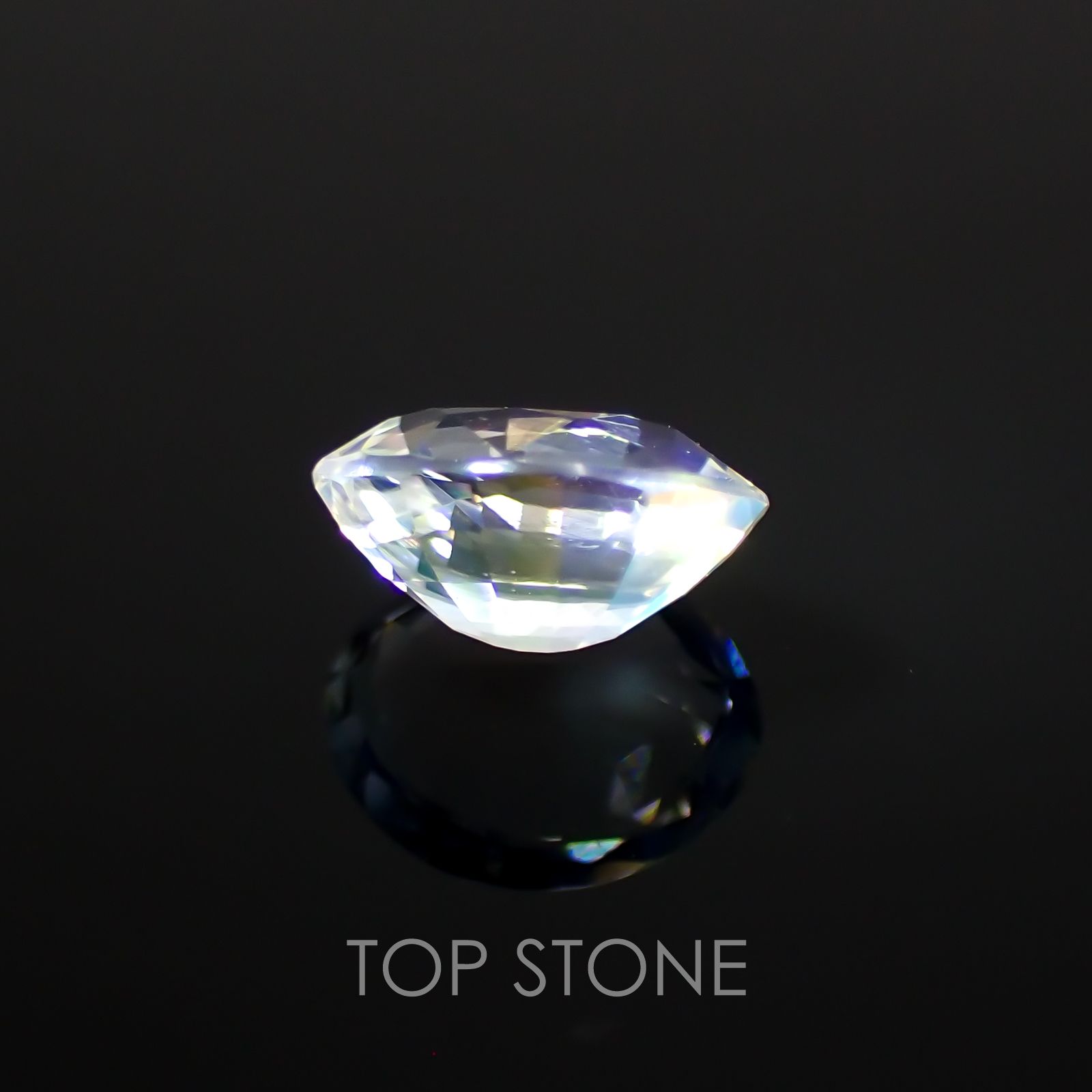 レインボームーンストーン(アンデシンラブラドライト) マダガスカル産 ルース 0.88ct[210310395]7.1×5.8mm前後