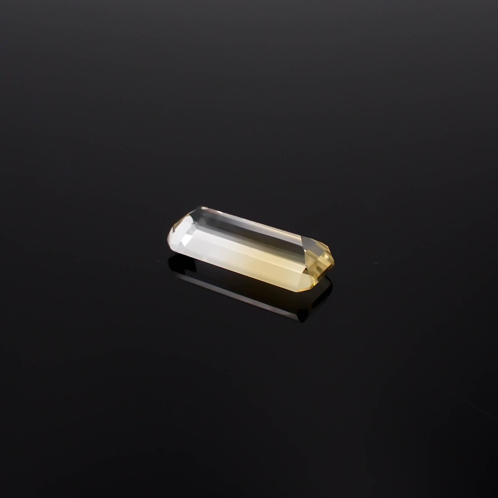 バイカラーシトリン ブラジル・ミナスジェライス州産 11.97ct[240326470]22.6x9.3mm前後
