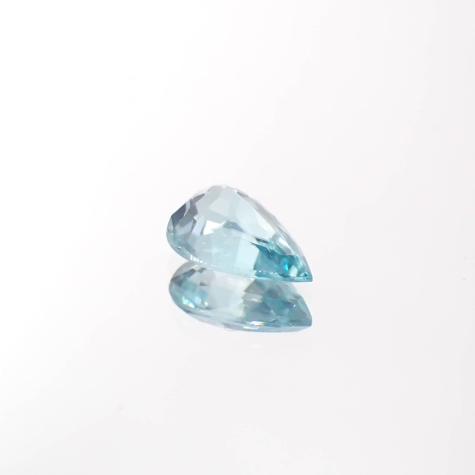 グランディディエライト(宝石名グランディディエライト)マダガスカル産 0.34ct 識別済[230622405]6.2x3.9mm前後
