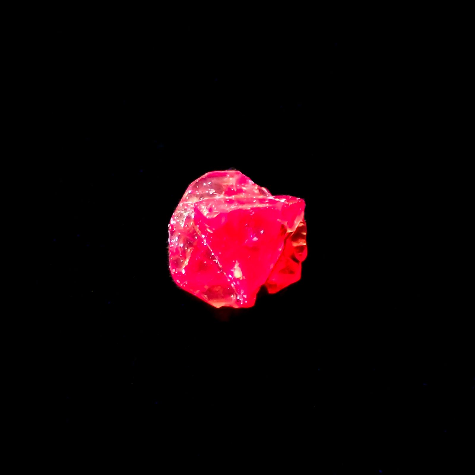 ツインクリスタルスピネル(スピネル式双晶）原石 ビルマ産 0.078ct[231124056]2.8x2.8mm前後