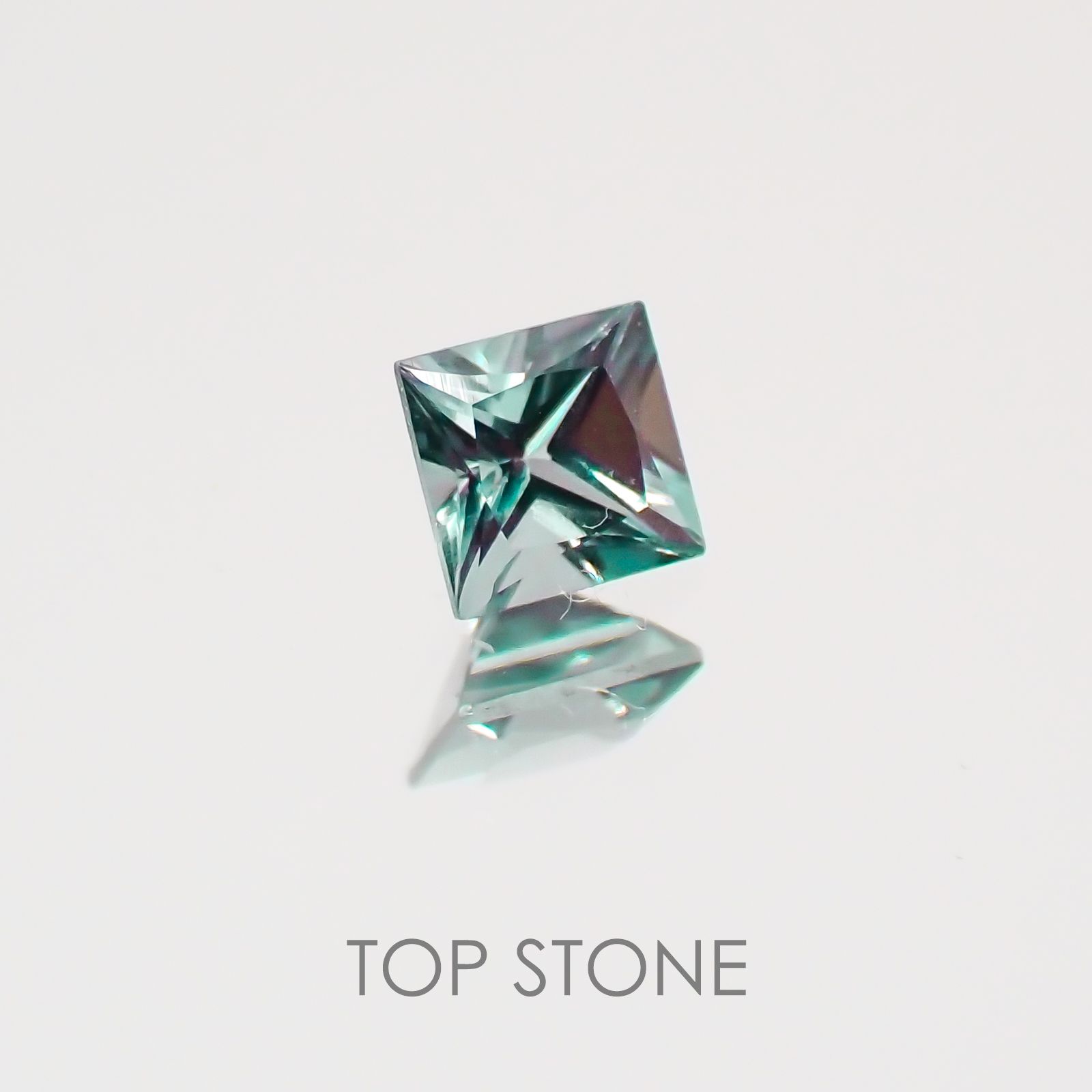 ◇プリンセスカット◇カラーチェンジガーネット(アレキタイプ) マダガスカル・ベキリー産 ルース 0.11ct[21059880]2.7×2.7mm前後