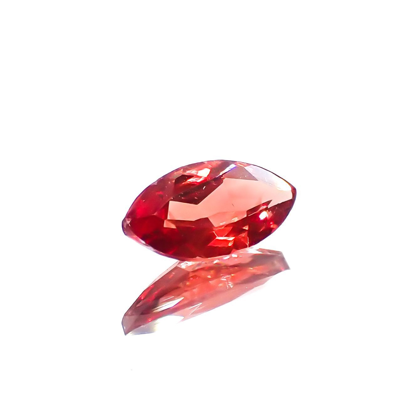 レッドラブラドライト(宝石名ラブラドライト)エチオピア産 0.48ct 識別済[230119967]8.1x4.1mm前後