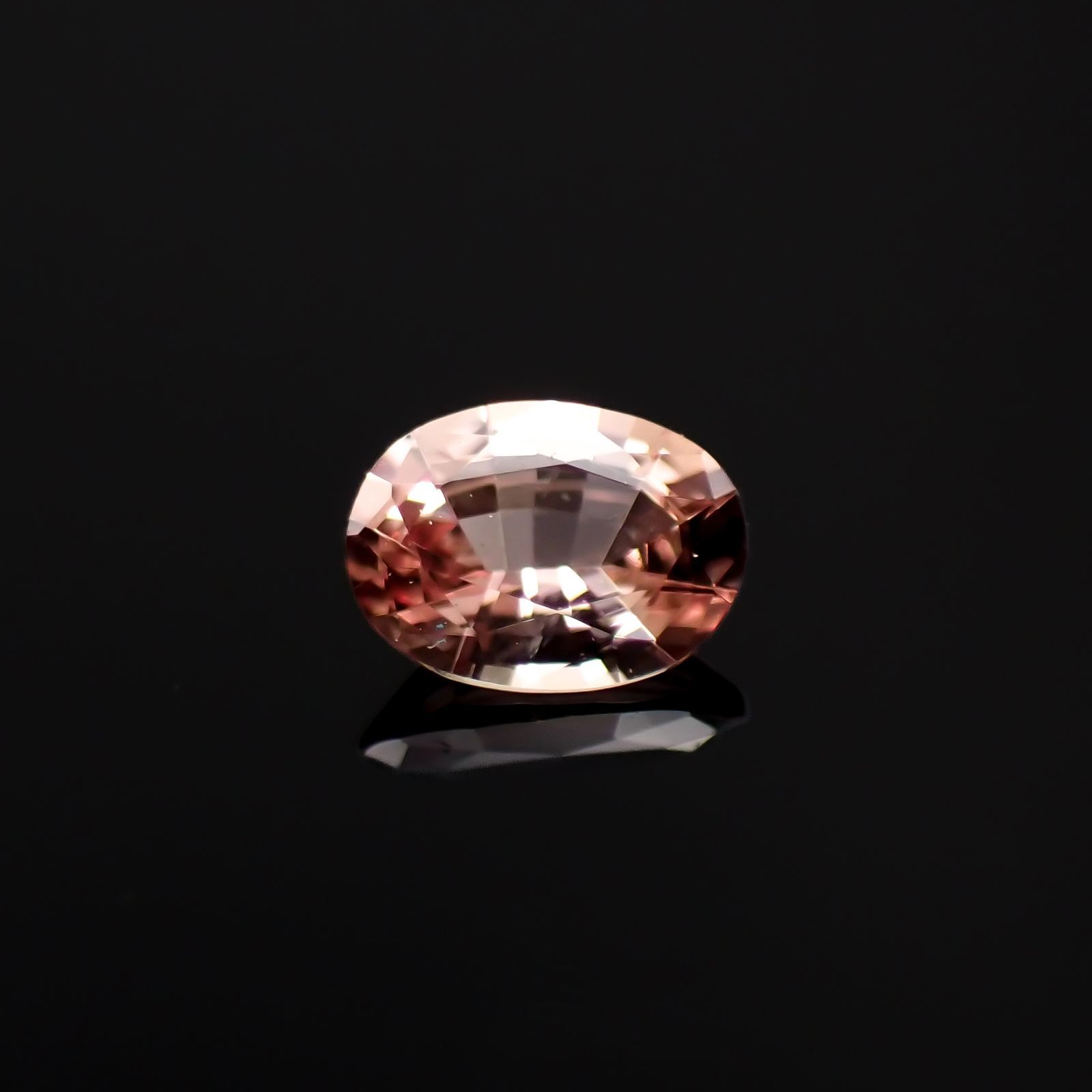 パパラチャサファイア(宝石名サファイア/別名パパラチャ・サファイア)スリランカ産 0.117ct ソ付(日独)[221219637]3.54x2.55mm前後