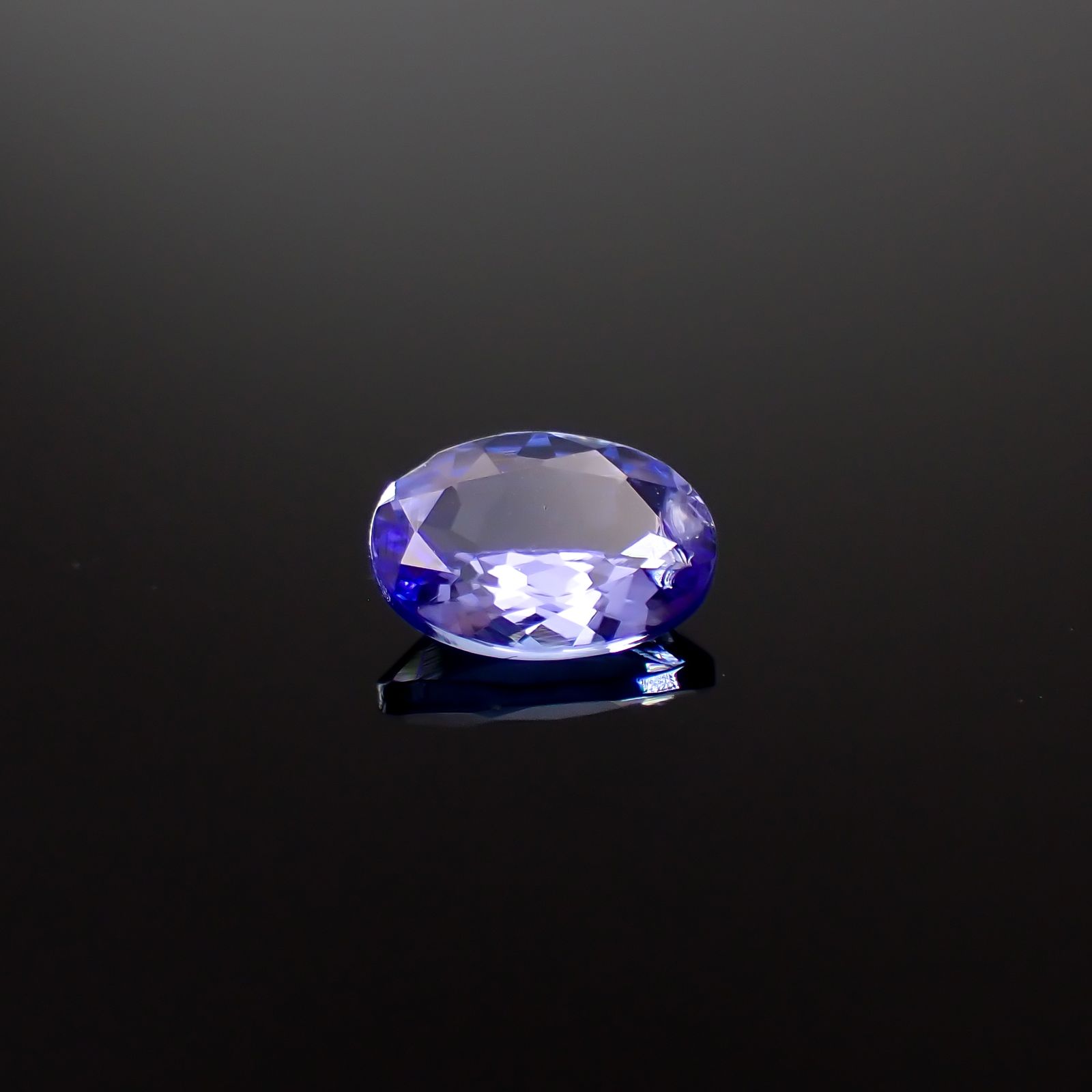 タンザナイト(宝石名タンザナイト)タンザニア産 0.72ct 識別済[240628339]6.9x5mm前後