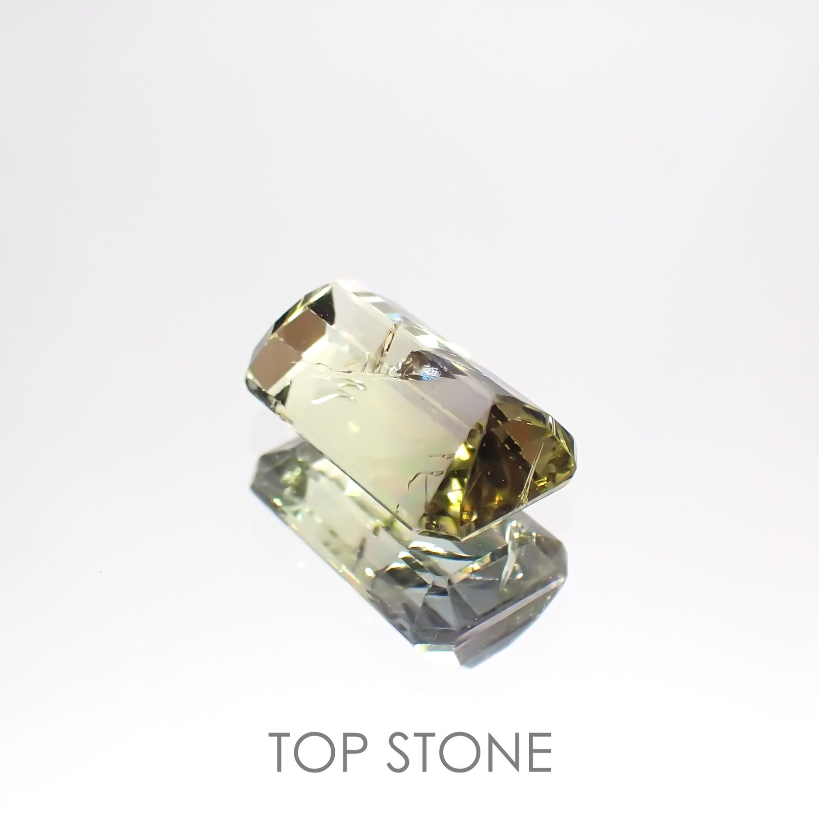 バイカラータンザナイト(宝石名バイカラー・ゾイサイト) タンザニア産 2.196ct ソ付(彩珠)[210410779]9.5×5.6mm前後