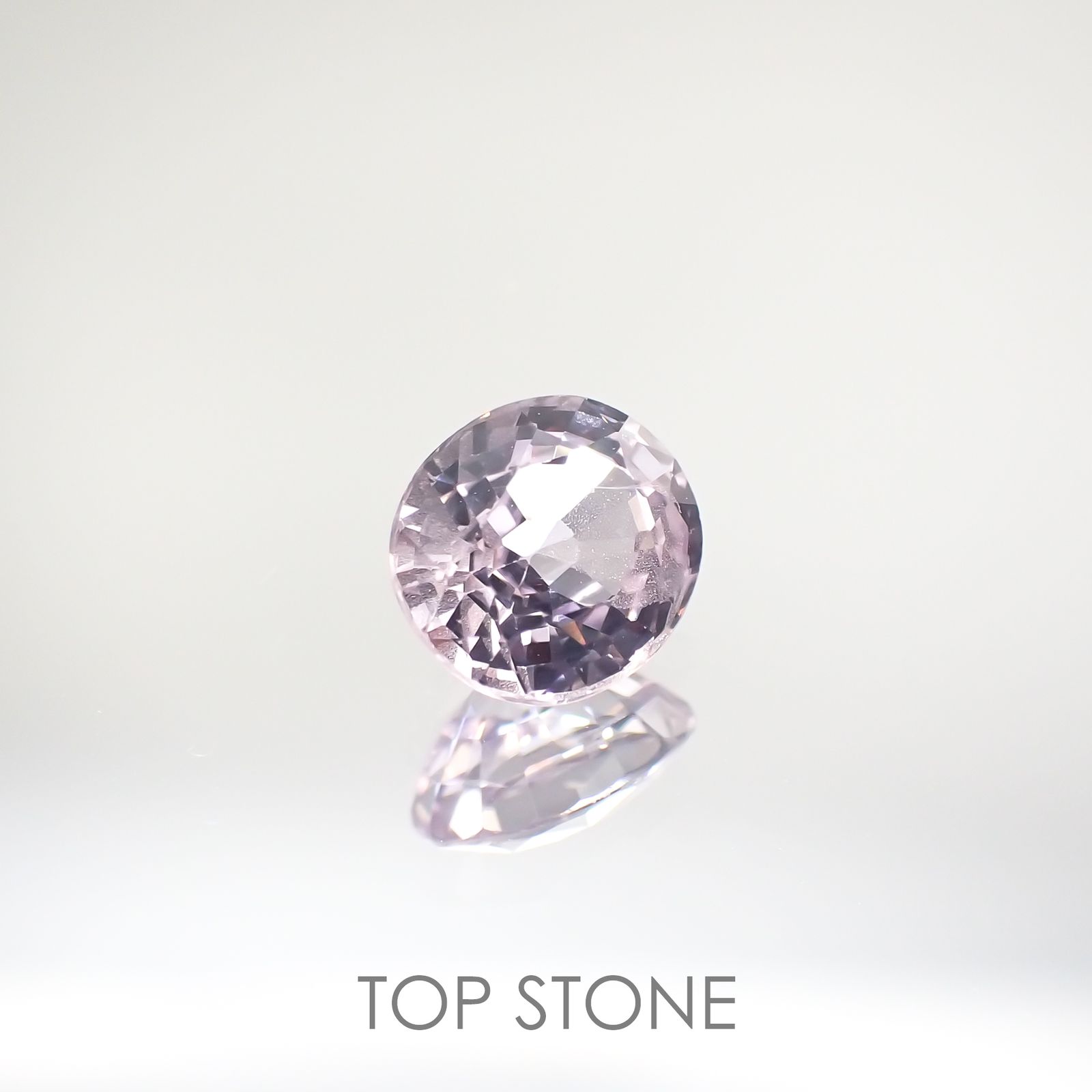 ラベンダーサファイア(宝石名サファイア) マダガスカル/スリランカ産 0.94ct 識別済[210812503]6.2×5.4mm前後