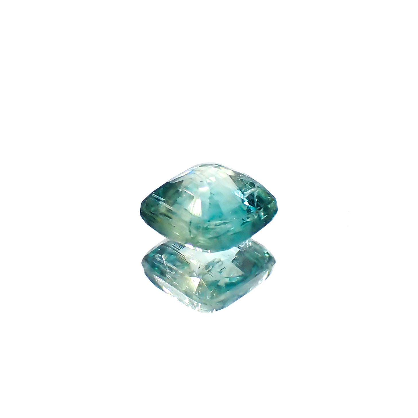 バイカラーカイヤナイト(宝石名カイヤナイト)ネパール産 1.40ct 識別済[240326691]6.1x5.9mm前後