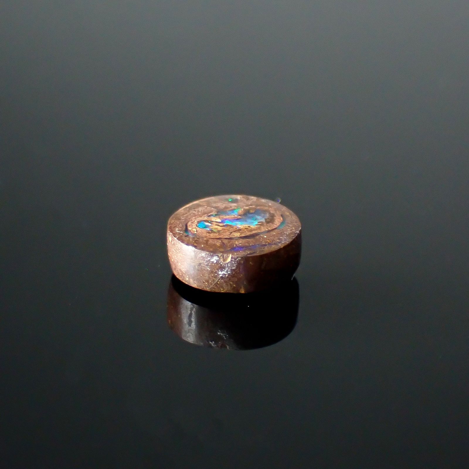 ウッドオパール オーストラリア産 0.88ct / 6.1x6mm前後 [251031200]