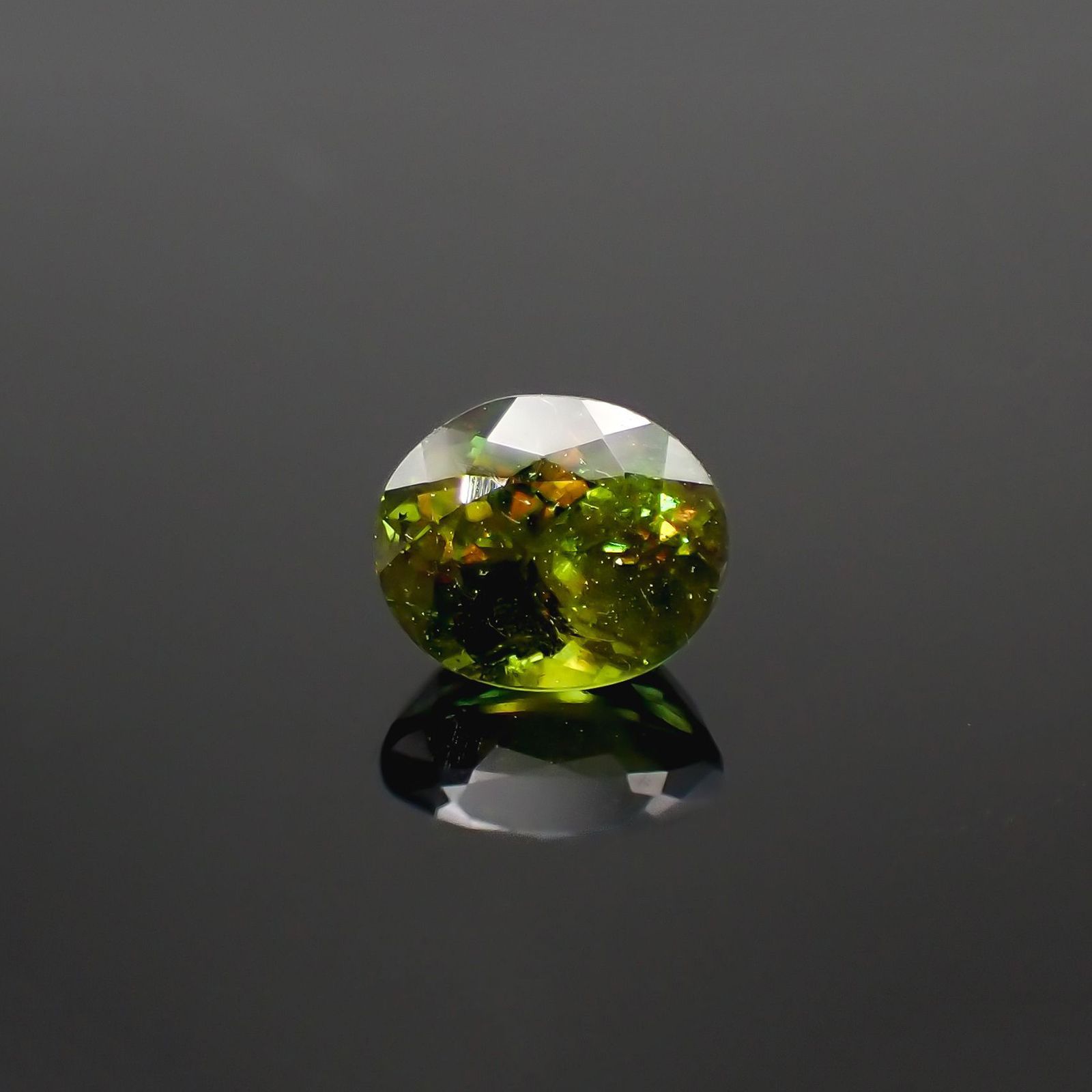 カラーチェンジスフェーン パキスタン産 0.86ct [230120039]6x5mm前後