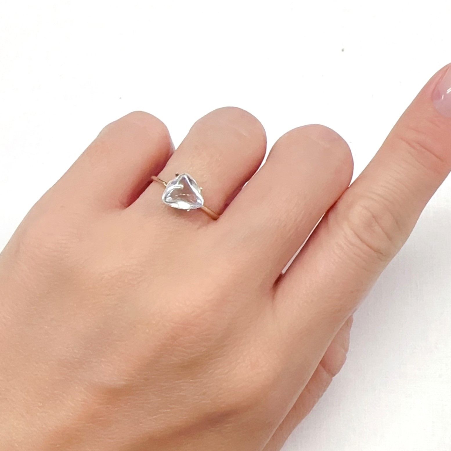 ◇バフカット◇レインボームーンストーン(宝石名ラブラドライト)マダガスカル産 1.570ct ソ付(彩珠)[240427203]8.5x7.5mm前後