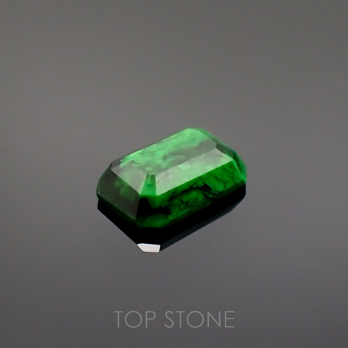 モーシッシ ビルマ産 0.80ct[220918033]7.2x4.8mm前後