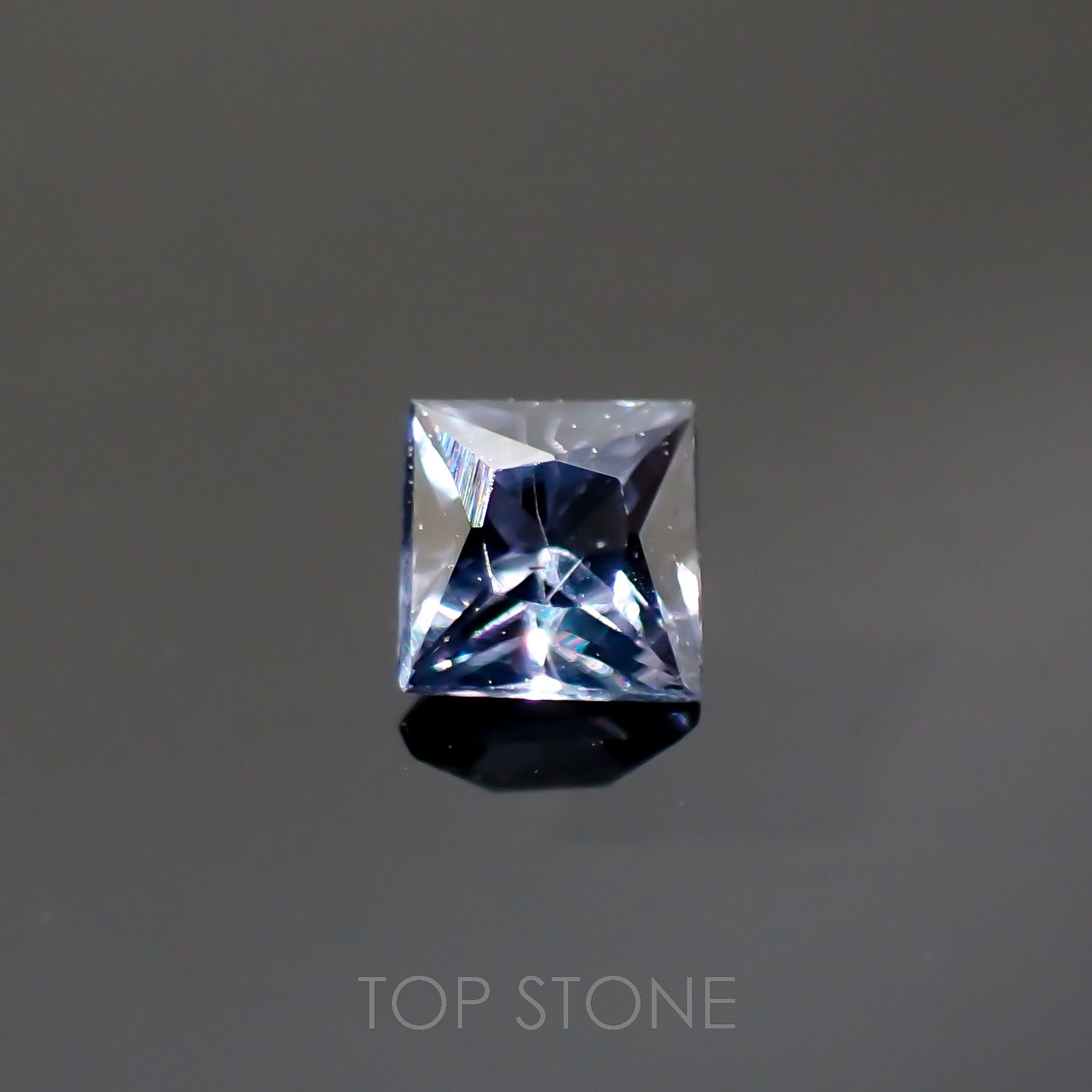 ◇プリンセスカット◇カラーチェンジガーネット アレキタイプ(宝石名ガーネット)マダガスカル・ベキリー産 0.10ct 識別済[220616534]2.5x2.5mm前後