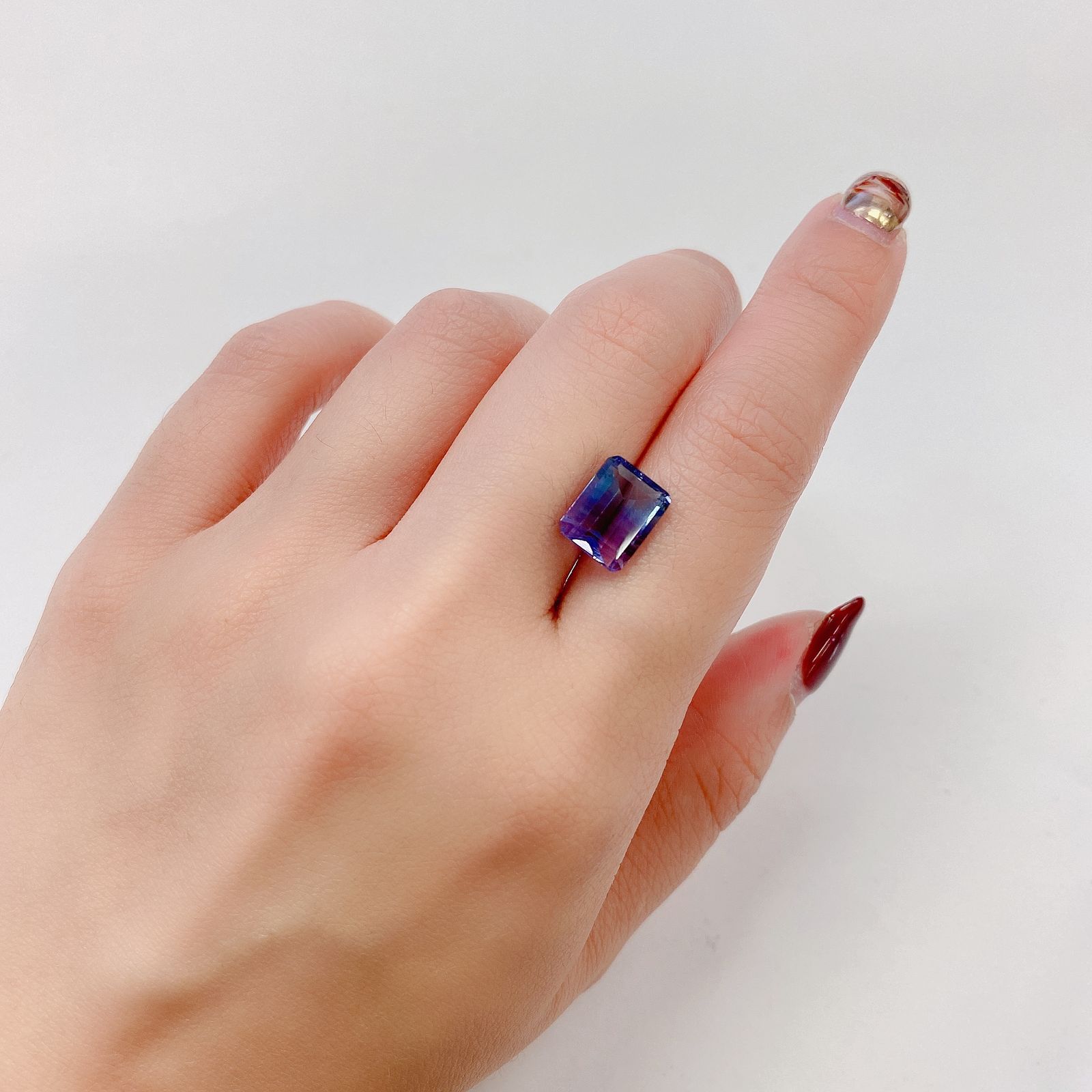 パーティカラーフローライト(宝石名パーティカラード・フルオライト) ブラジル産 4.30ct 識別済[211013223]10×8mm前後